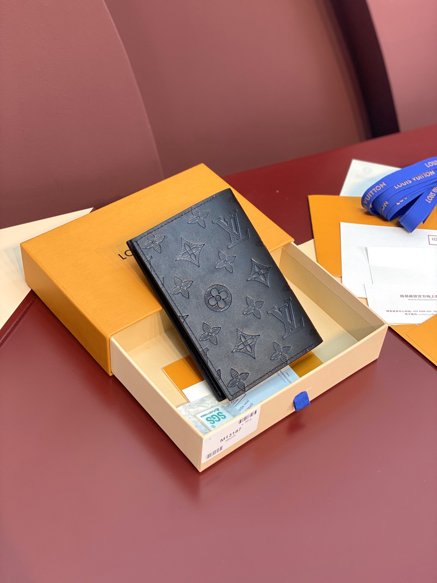 TOP Louis Vuitton LV Aerogram Wallet Monogram Shadow Embossed Leather 14X10x2.5cm - Black