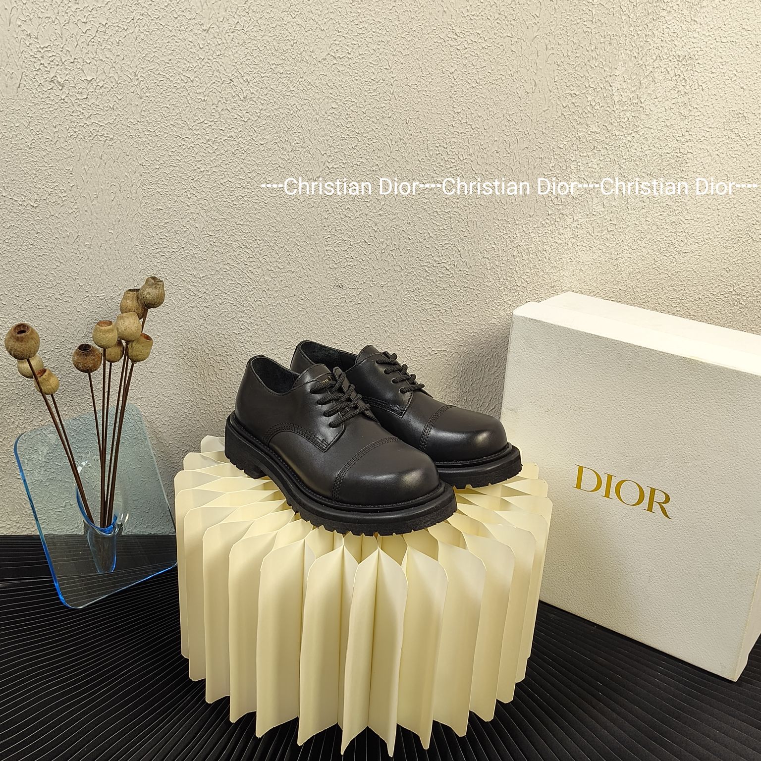 TOP Christian Dior Cowhide Flats with Logo Print - 3 Colors