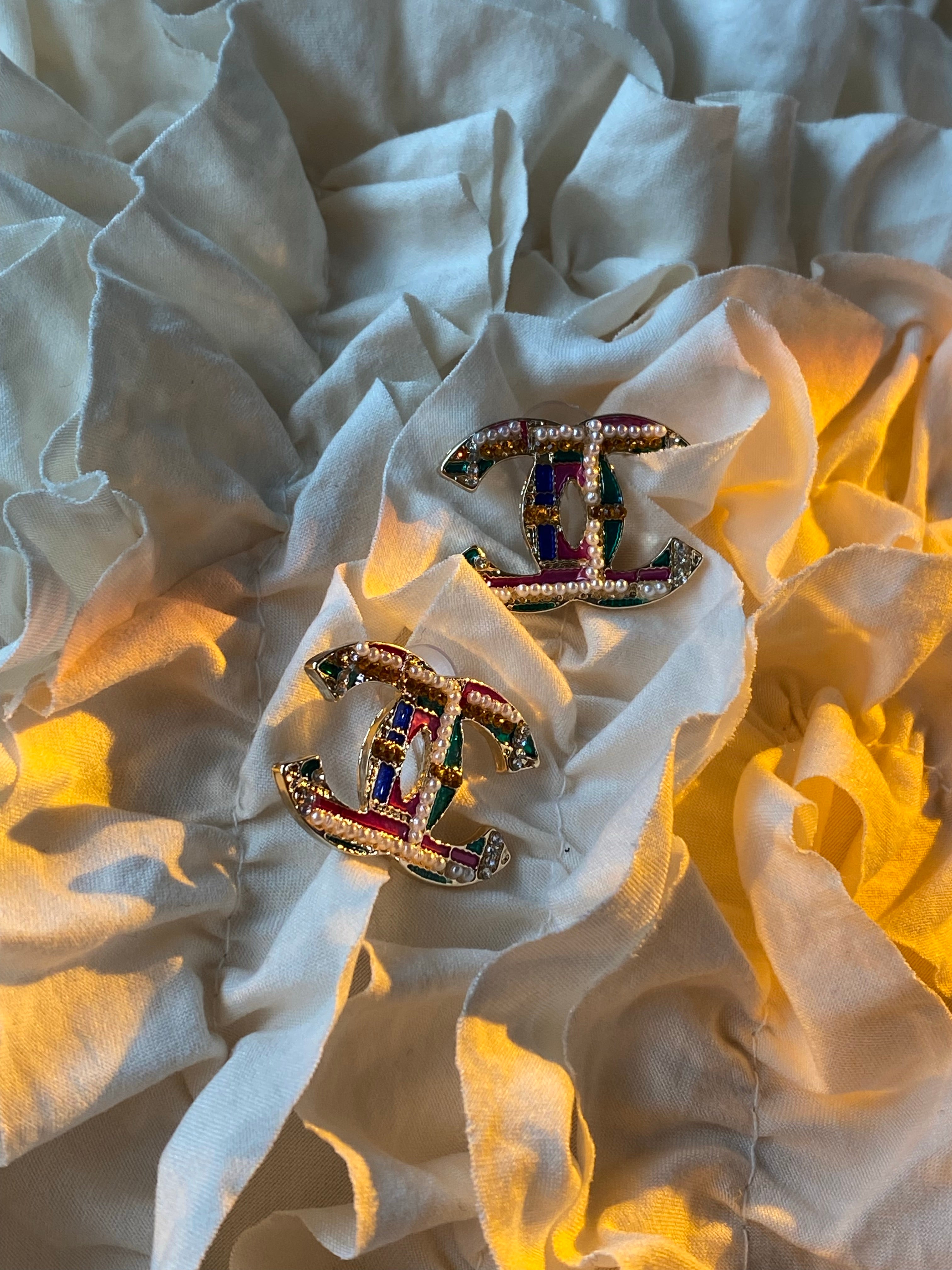 TOP CHANEL Stud Earrings