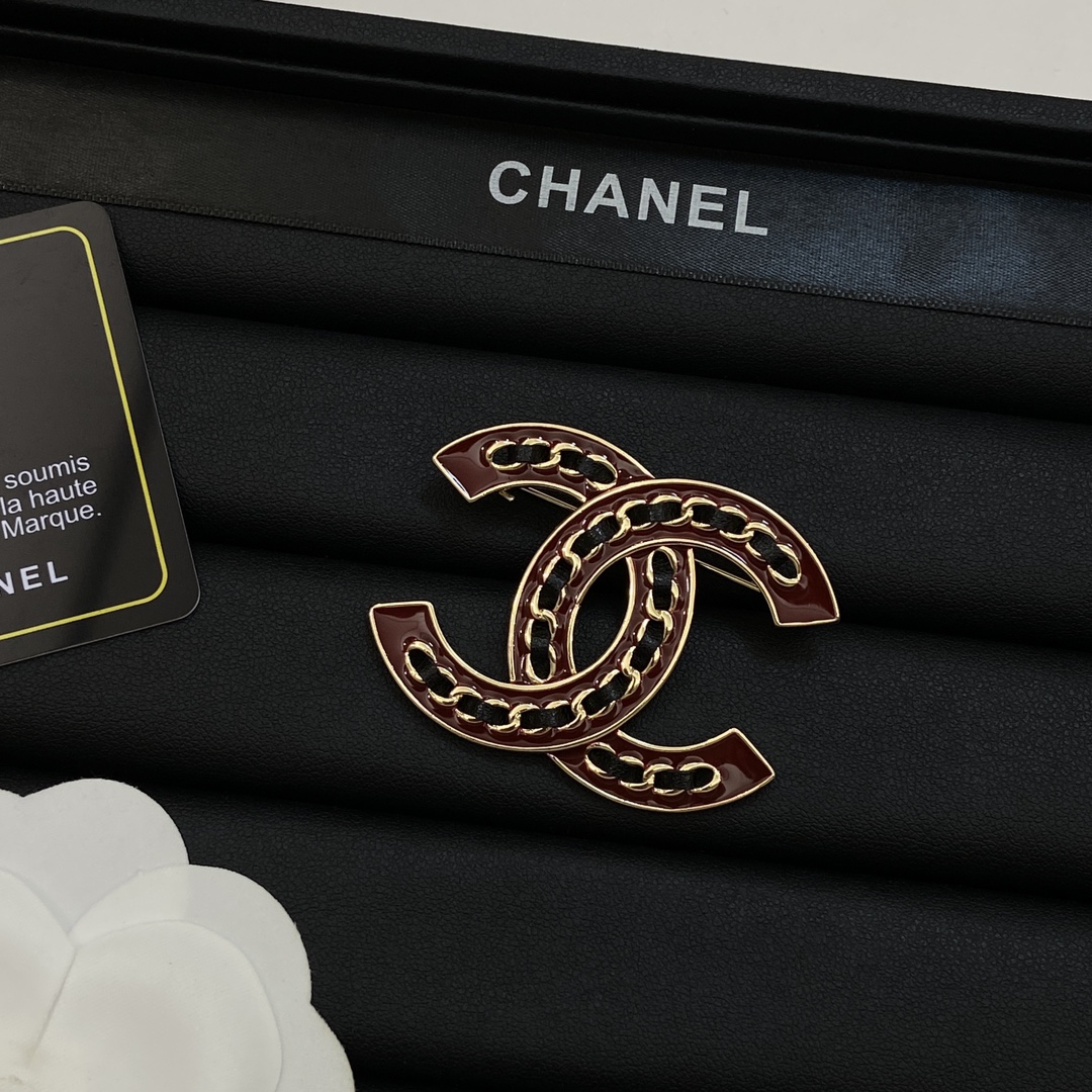 TOP CHANEL Brooch