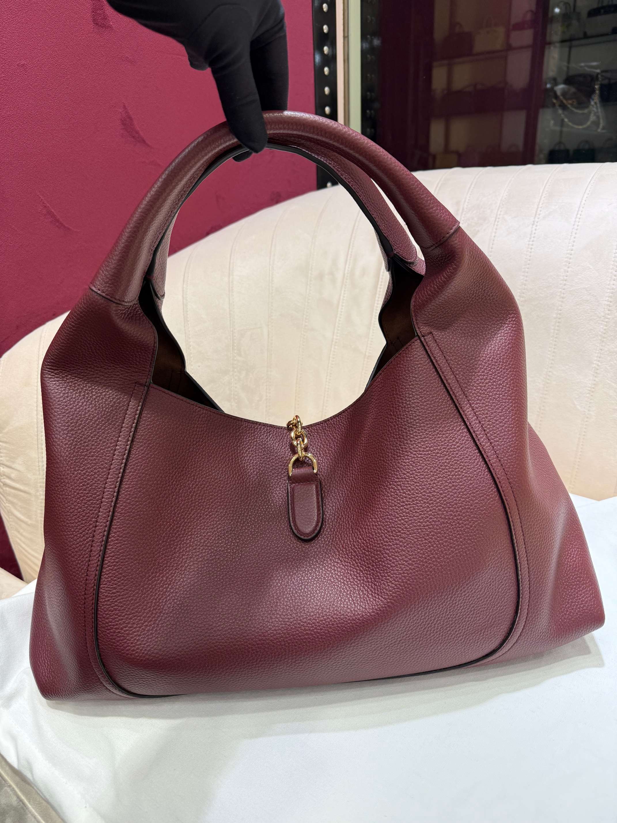 TOP GUCCI Softbit Shoulder Bag Cowhide 46 x 26 x 16 cm - Red