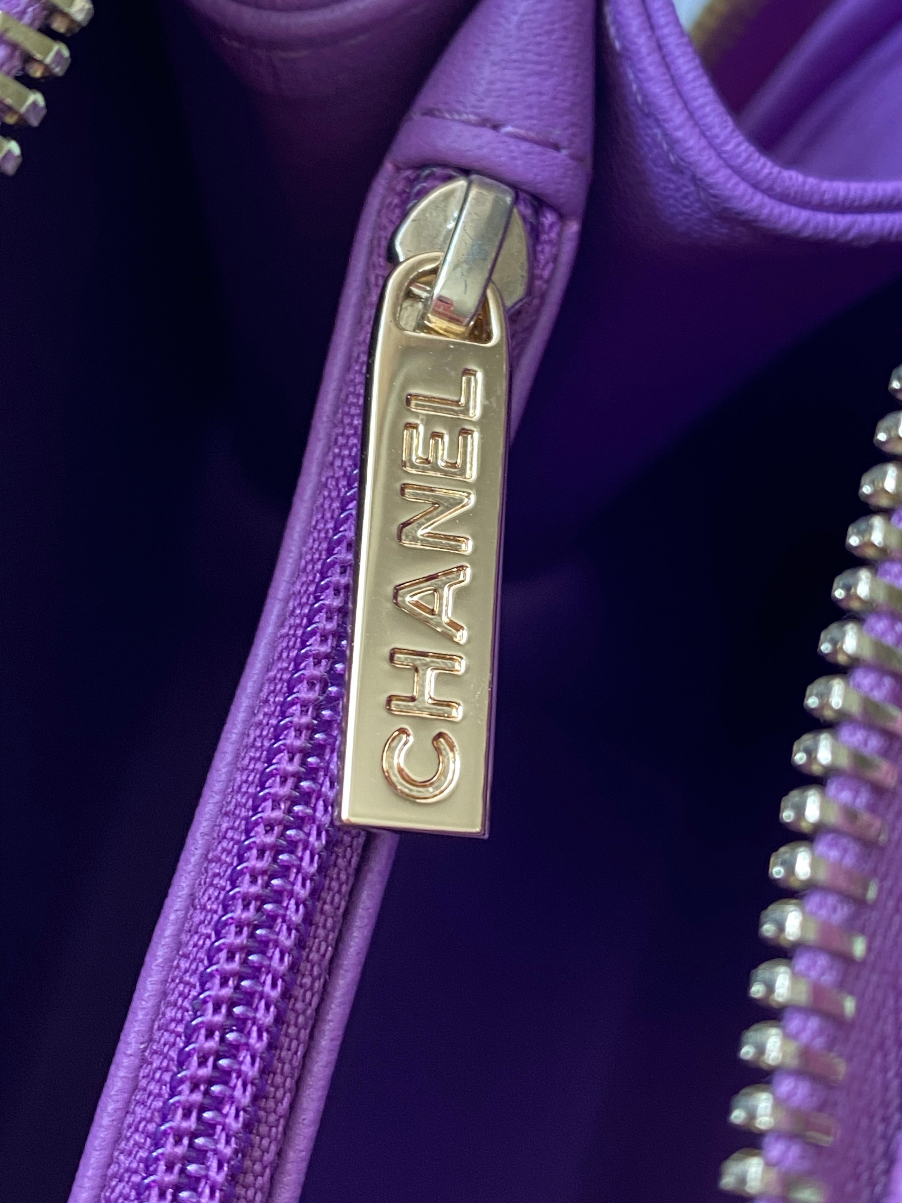TOP CHANEL Vanity Case Caviar Quilted Medium - Purple