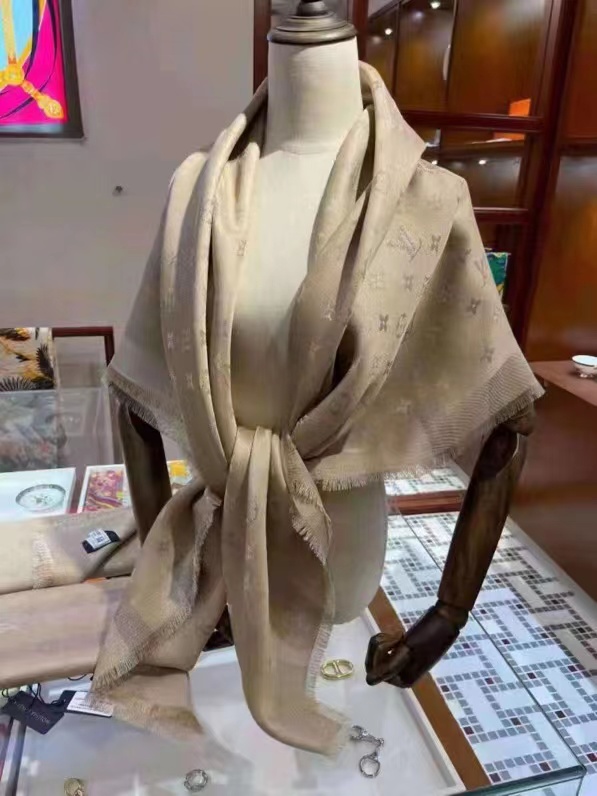 TOP Louis Vuitton LV Square Scarf 140 x 140  cm