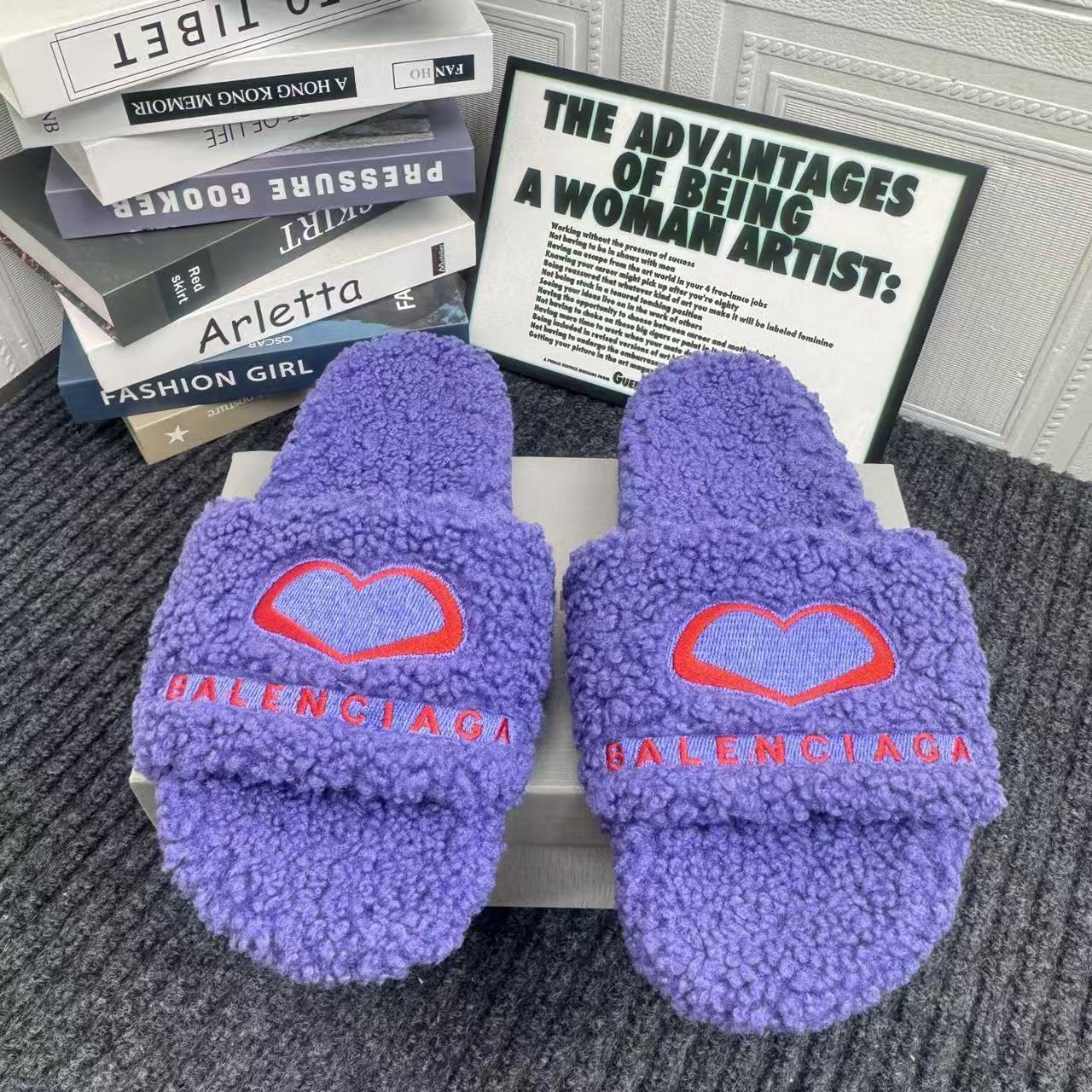 Balenciaga Fluffy Slippers(Replica)
