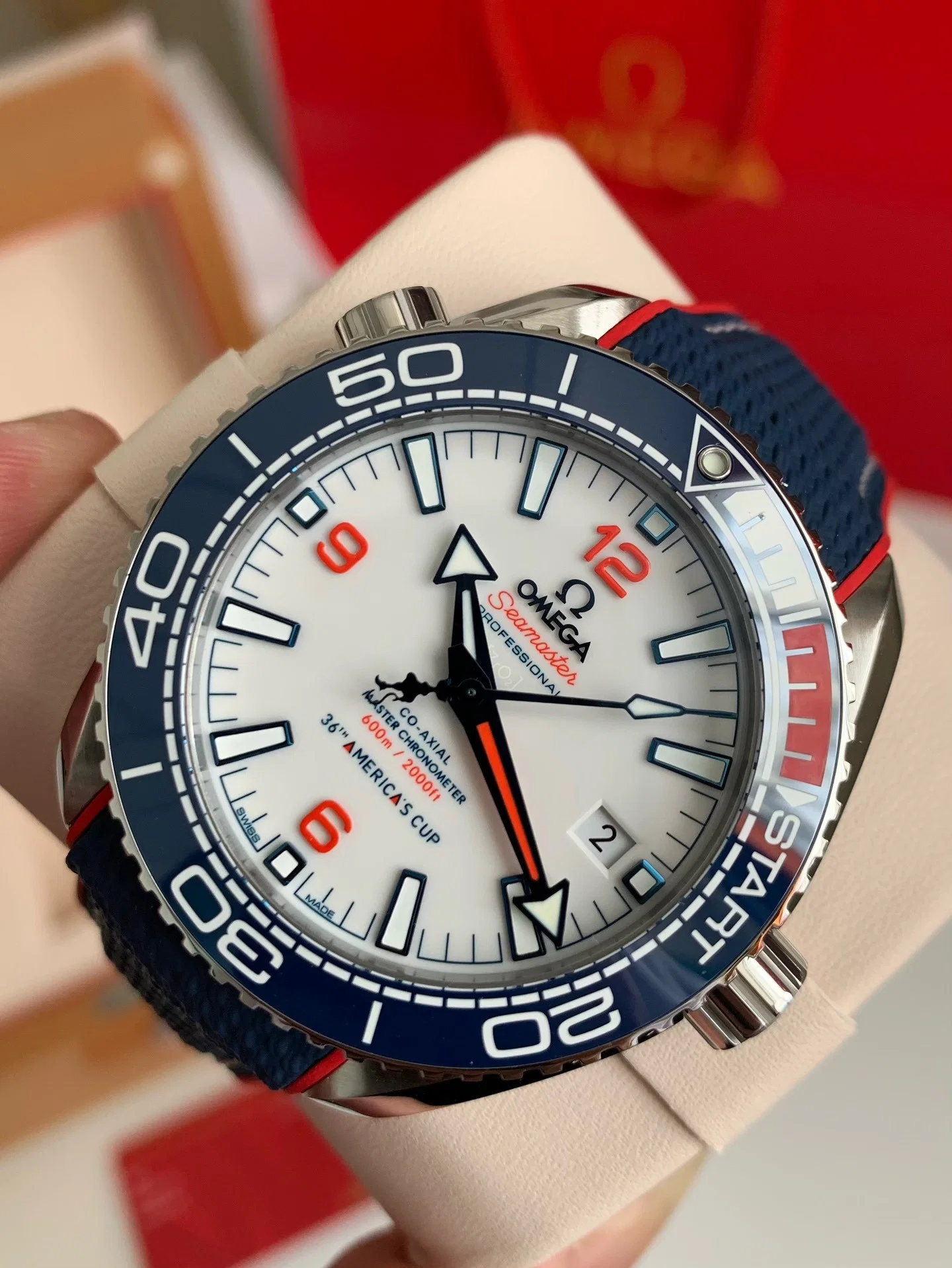 AAAWatch 43.5mm Diver Watch White Dial Blue Ceramic Bezel Blue Red Rubber Strap Automatic Sports Wristwatch For Men