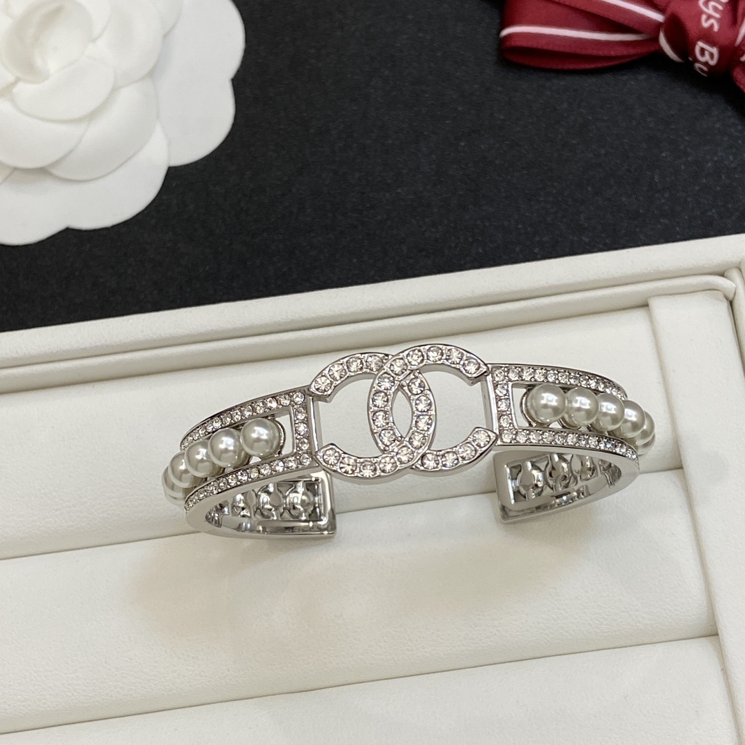 TOP CHANEL Bracelets-2 Colors