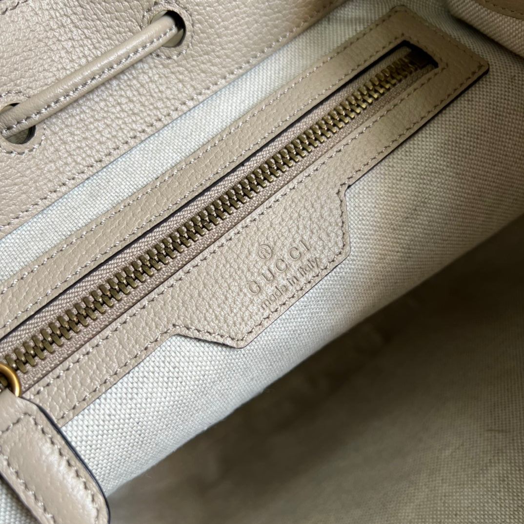 TOP GUCCI G*G Interlocking G Backpack - Cream