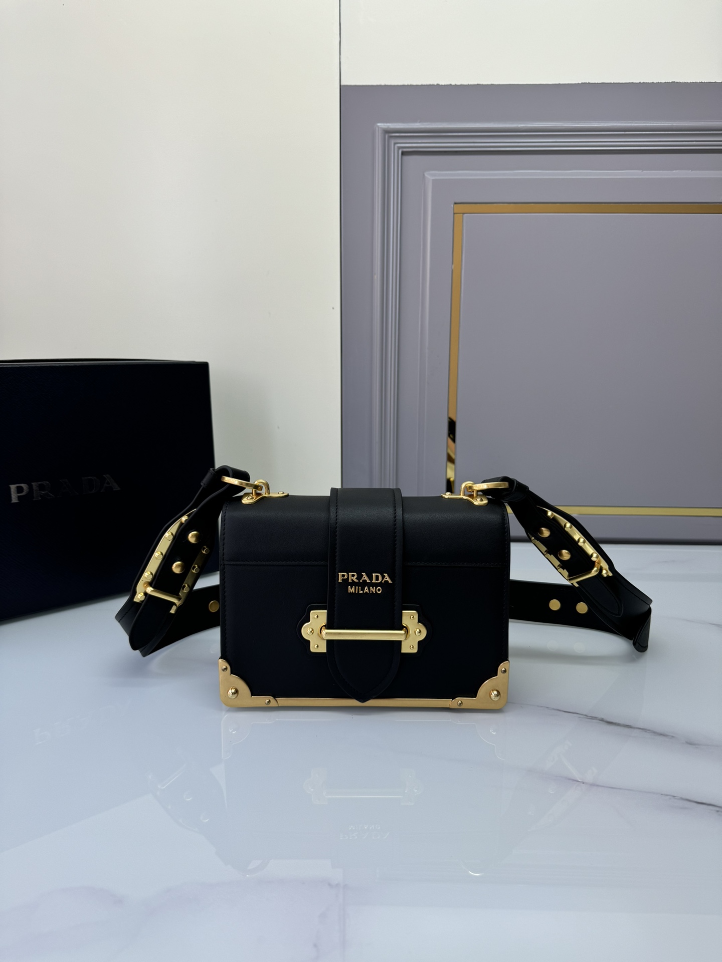 Top PRADA Cowhide Bag 19×14×9cm - Black