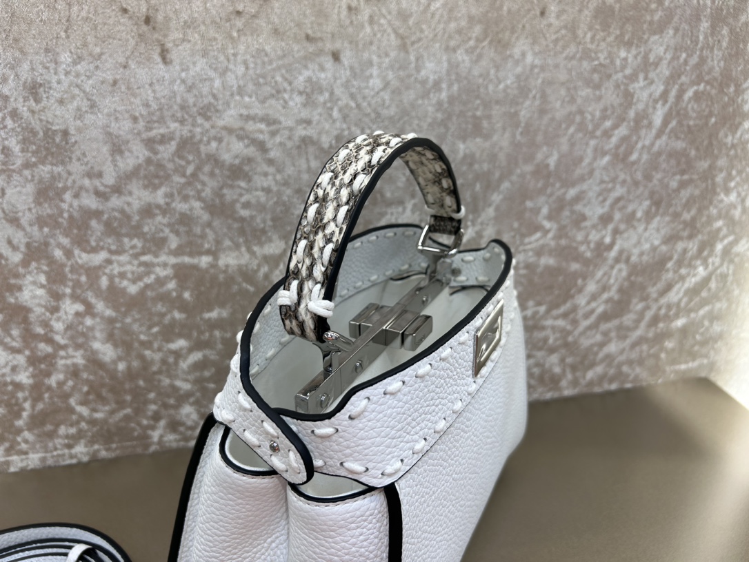TOP FENDI Peekaboo ISeeU Handbag Lychee Pattern - White