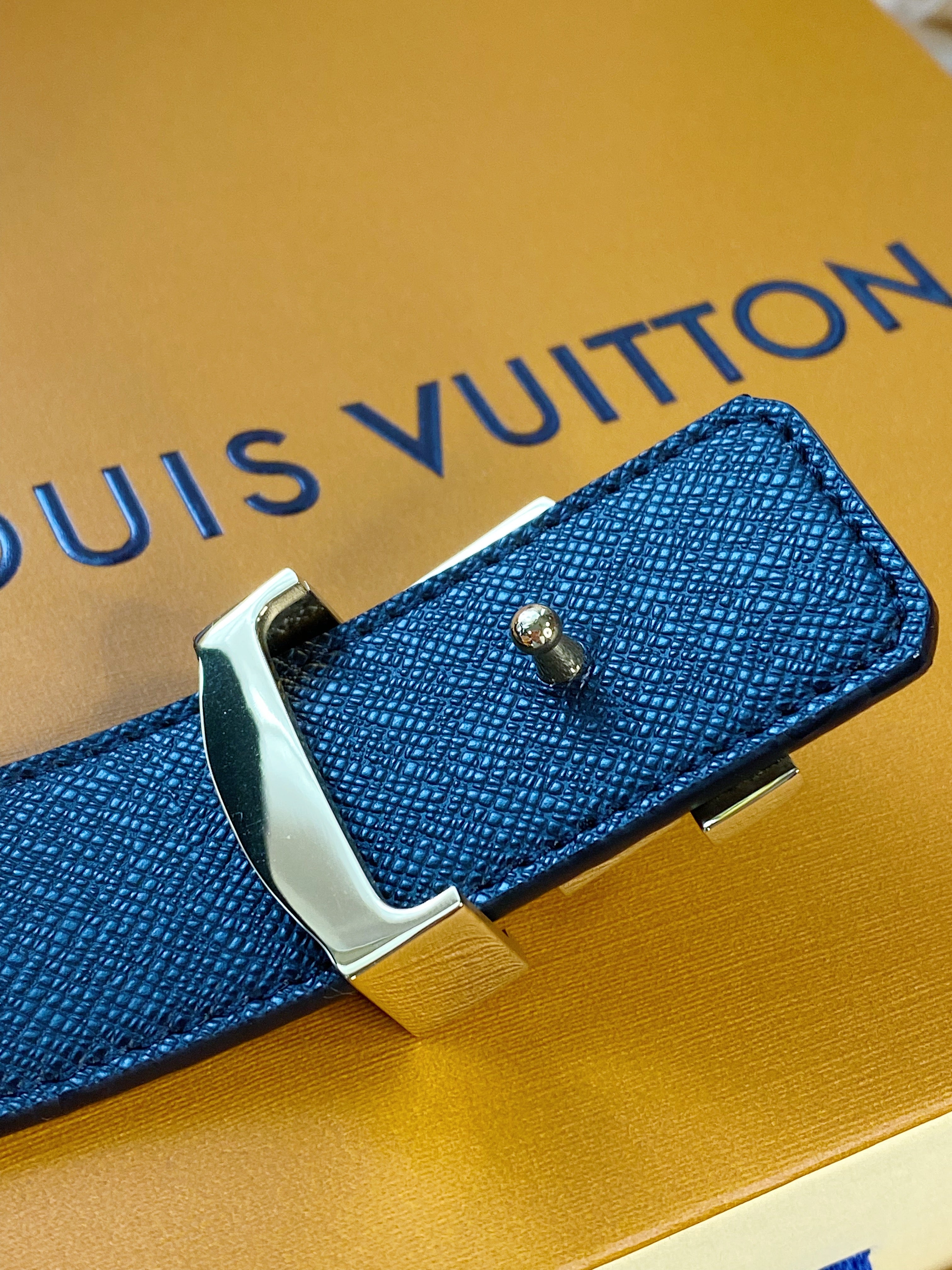 TOP Louis Vuitton LV LV Monogram Reversible Thin Belt Metal Logo - Gold