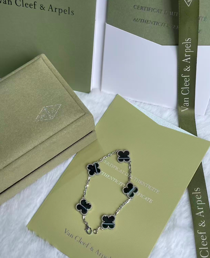 TOP Van Cleef & Arpels VCA  Bracelet - Black