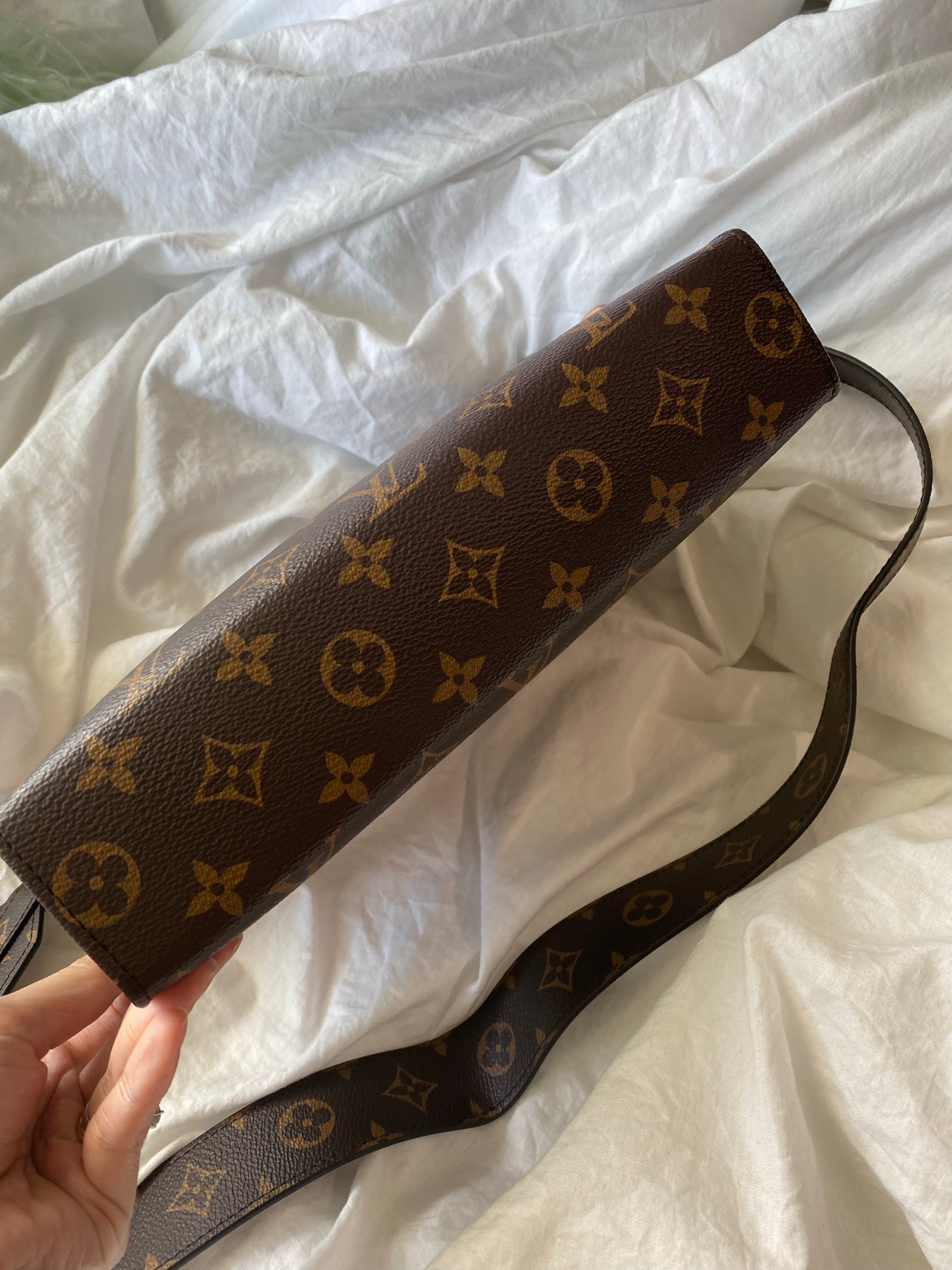 TOP Louis Vuitton LV  Toilery Pouch With Chain and Shoulder Strap 26cm -Brown