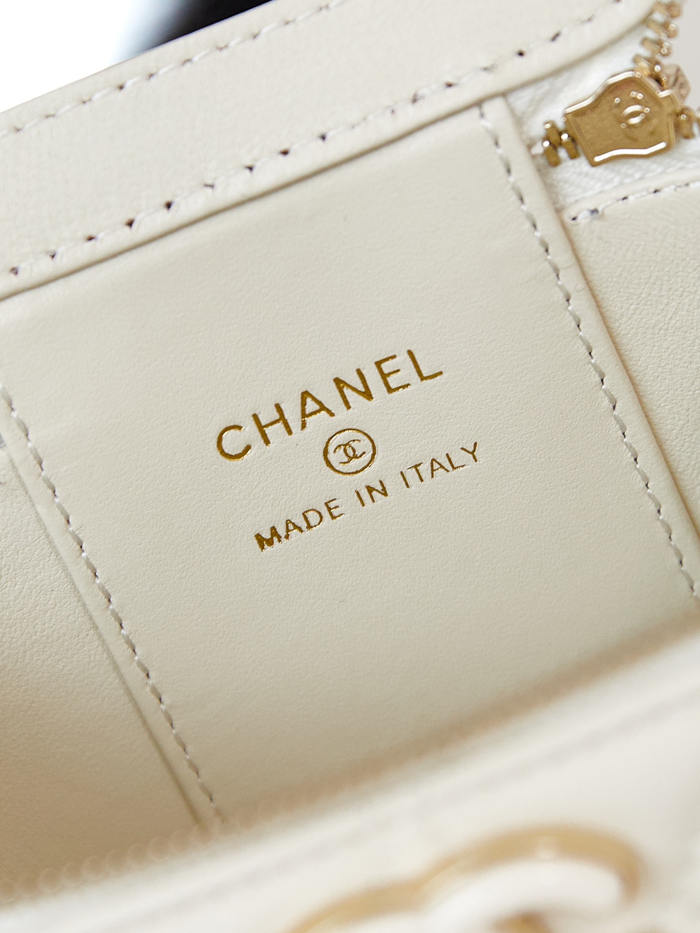 TOP CHANEL 23p Enamel Buckle Vanity Case 8.5*11*7cm - 5 Colour