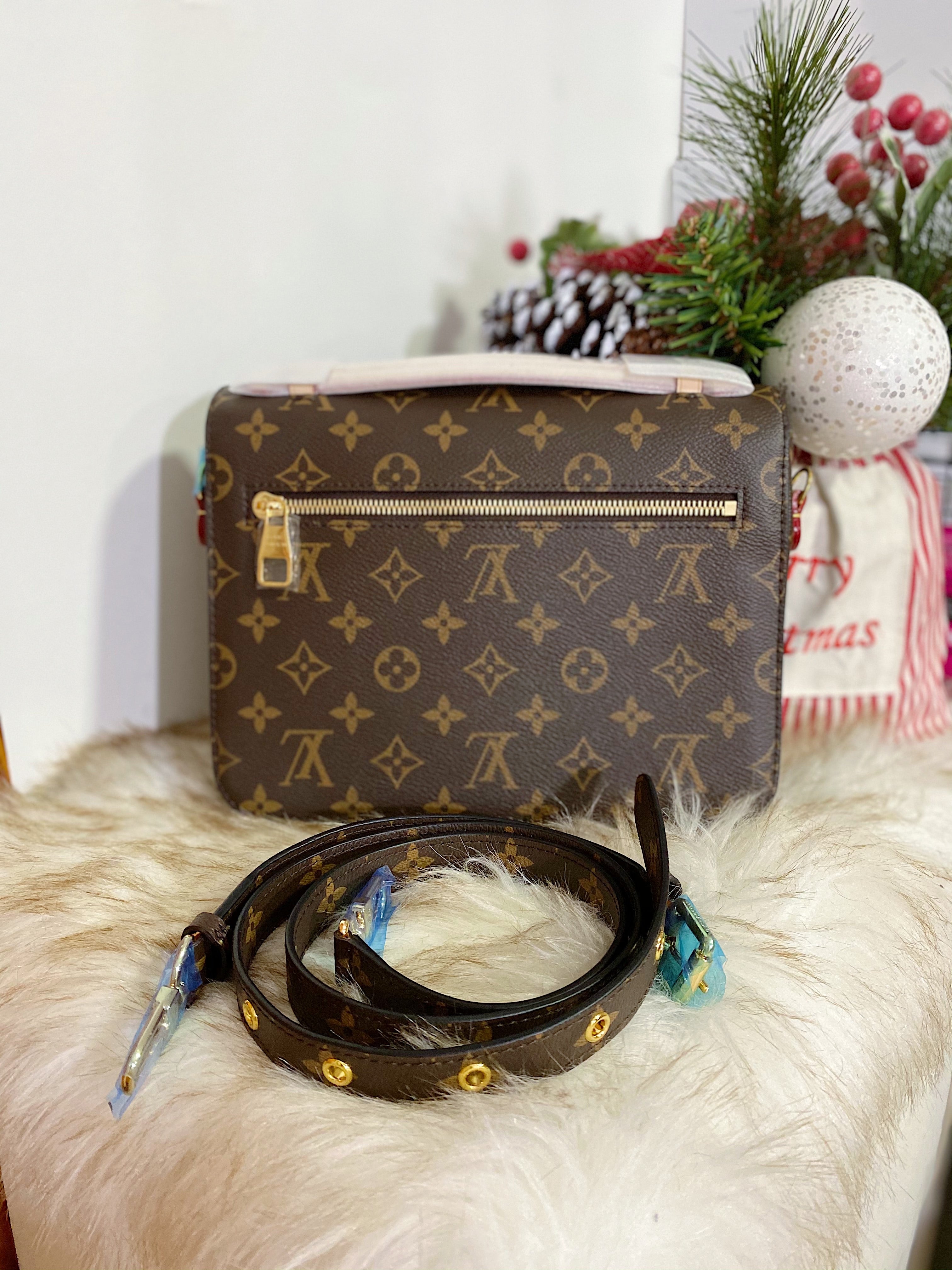 TOP Louis Vuitton LV Pochette Metis Bag 25X19X7cm-Brown