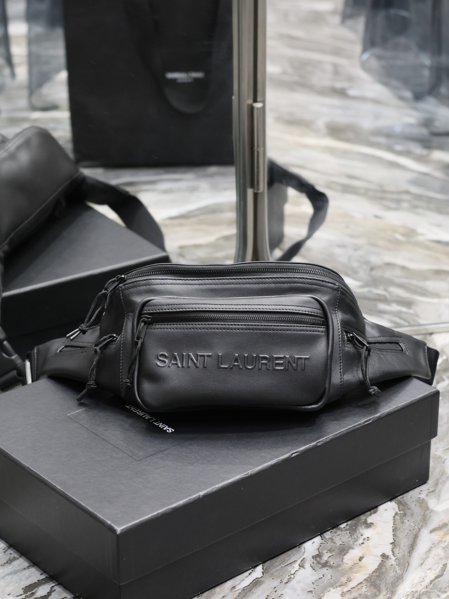 TOP Yves Saint Laurent YSL Cowhide Waist Bag - Black