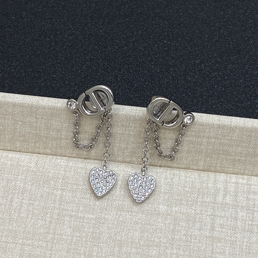 TOP Christian Dior Love Earrings - 2 Color