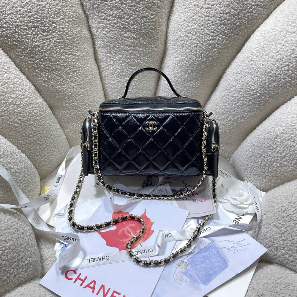 Chanel Cosmetic bag Shiny wrinkled leather  (Replica)