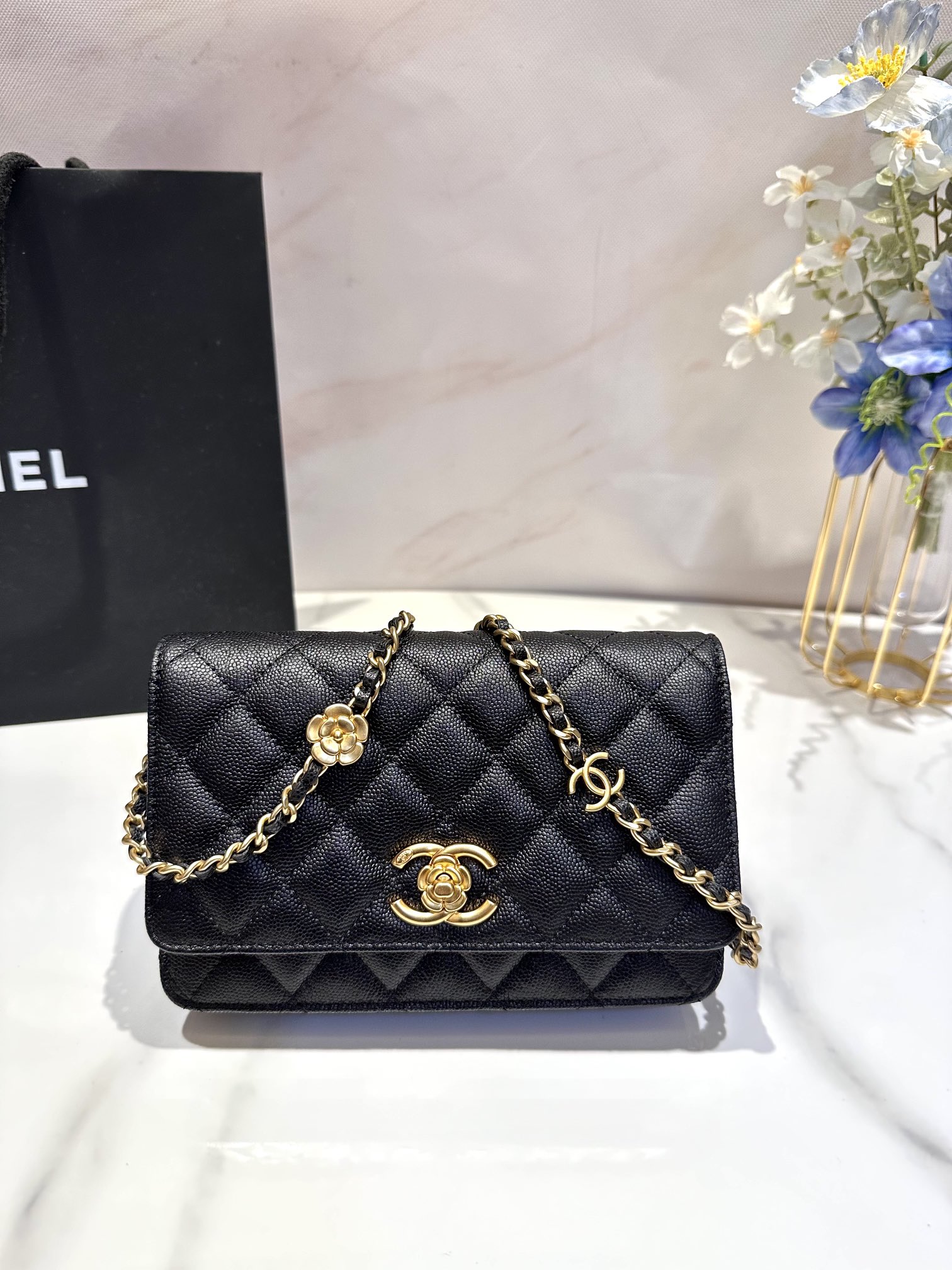 TOP CHANEL Lychee Cowhide Camellia Woc 19*12 cm - 2 Colors