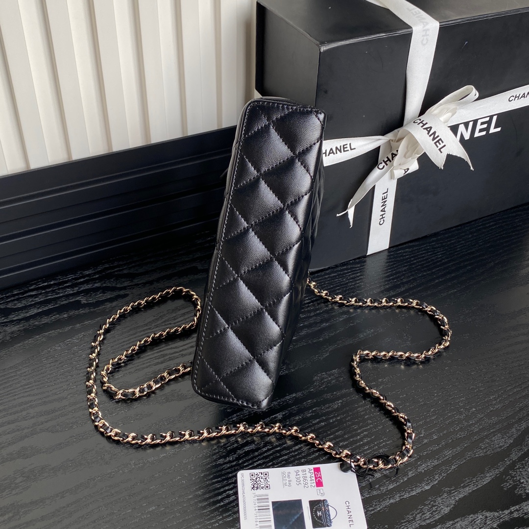 TOP CHANEL Vanity Case Lambskin 14x18x3cm - Black & GHW