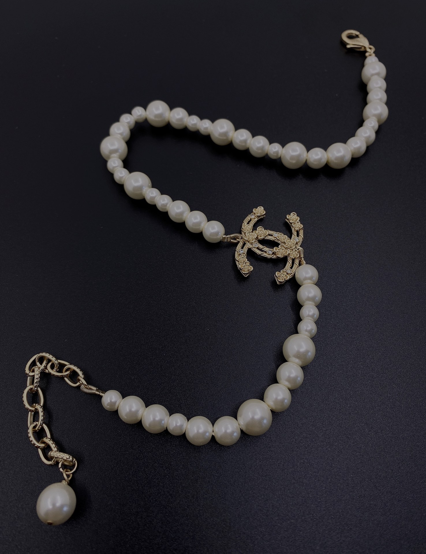 TOP CHANEL Pearl Choker and Vintage Logo Necklace