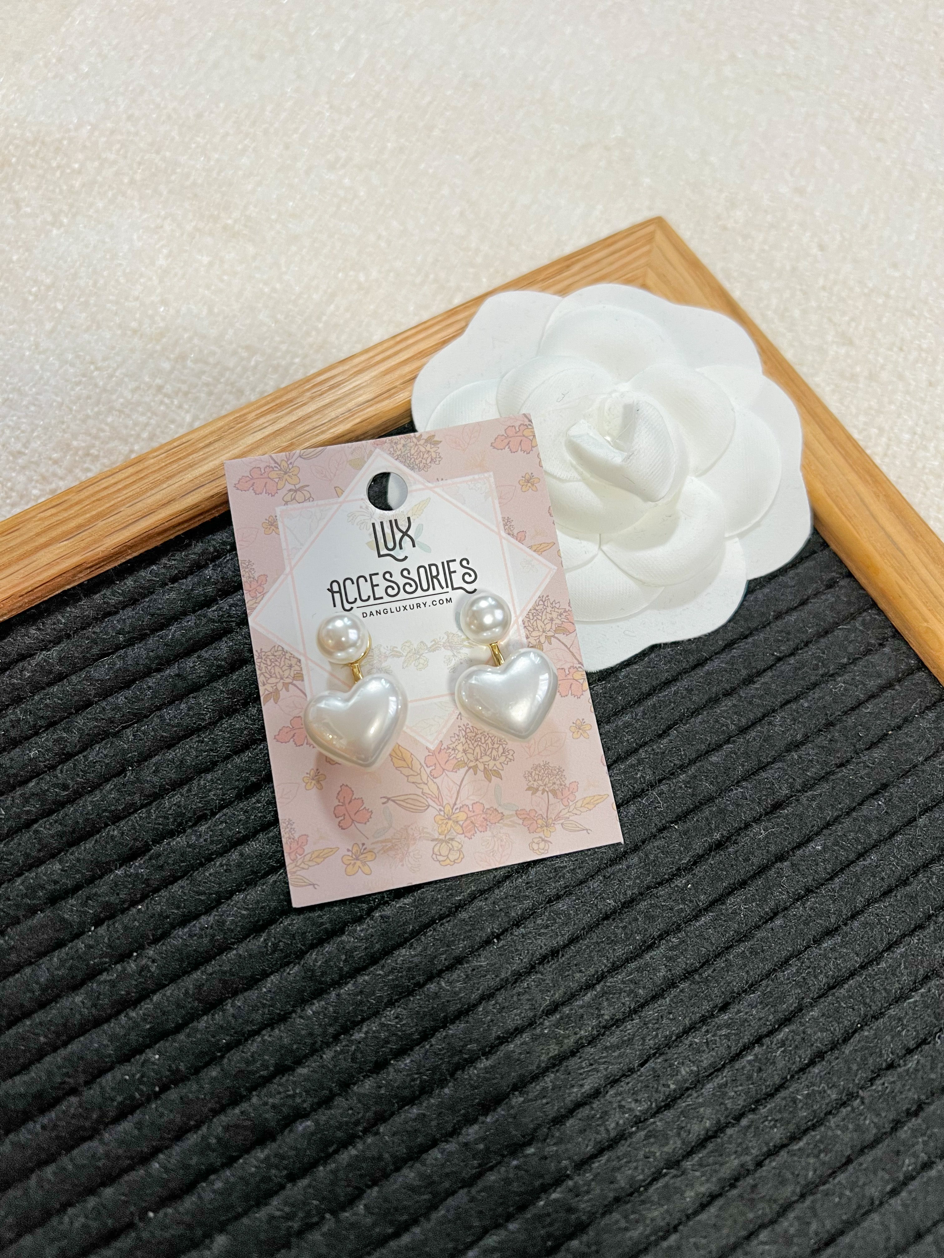 TOP CHANEL Pearly Heart Inspired Earrings