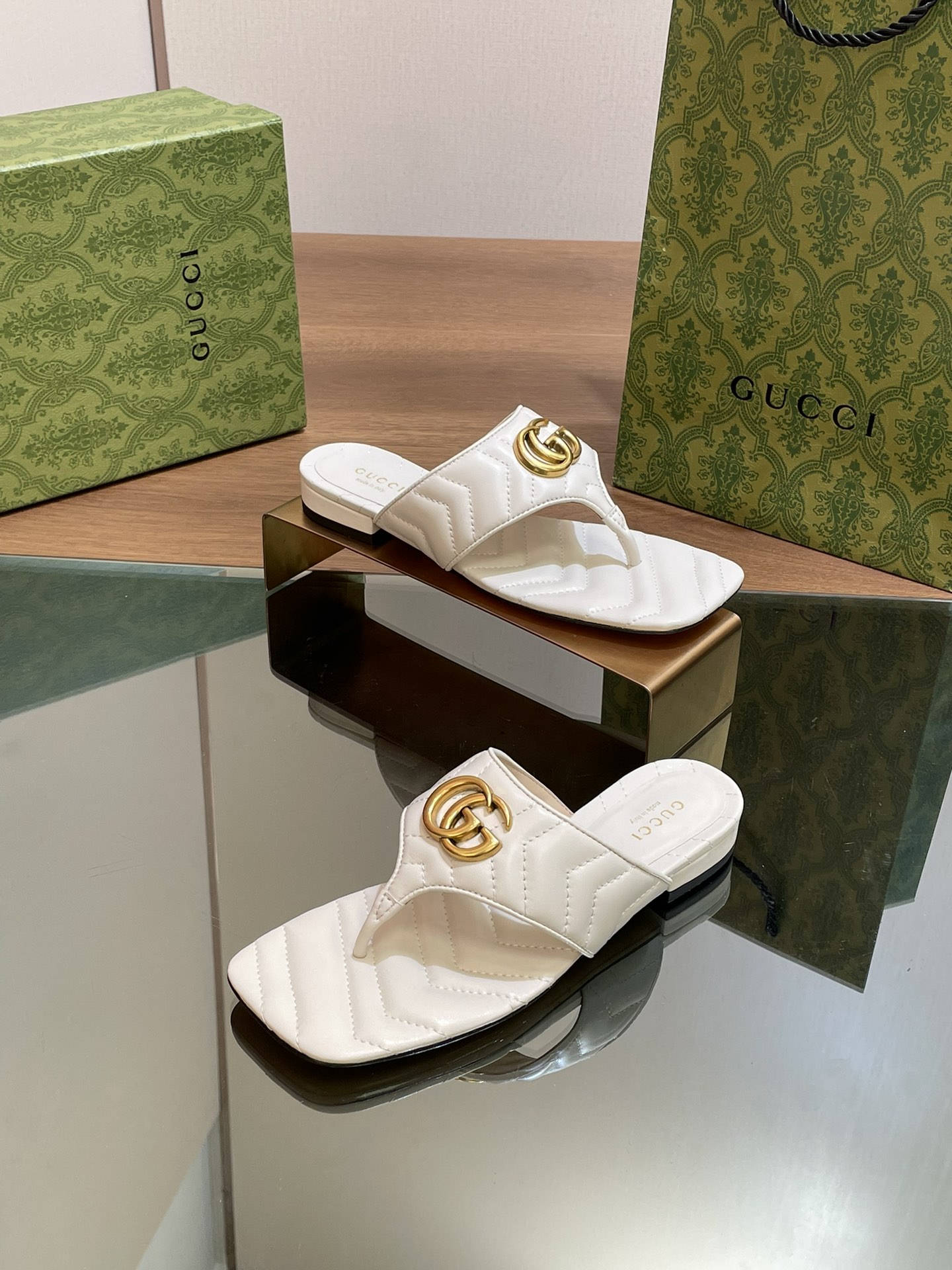 TOP GUCCI Square Toe Diamond V-Tread Flip Flops - 8 Color