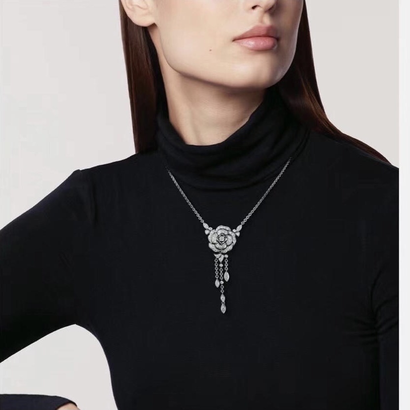 TOP CHANEL Camellia Necklace