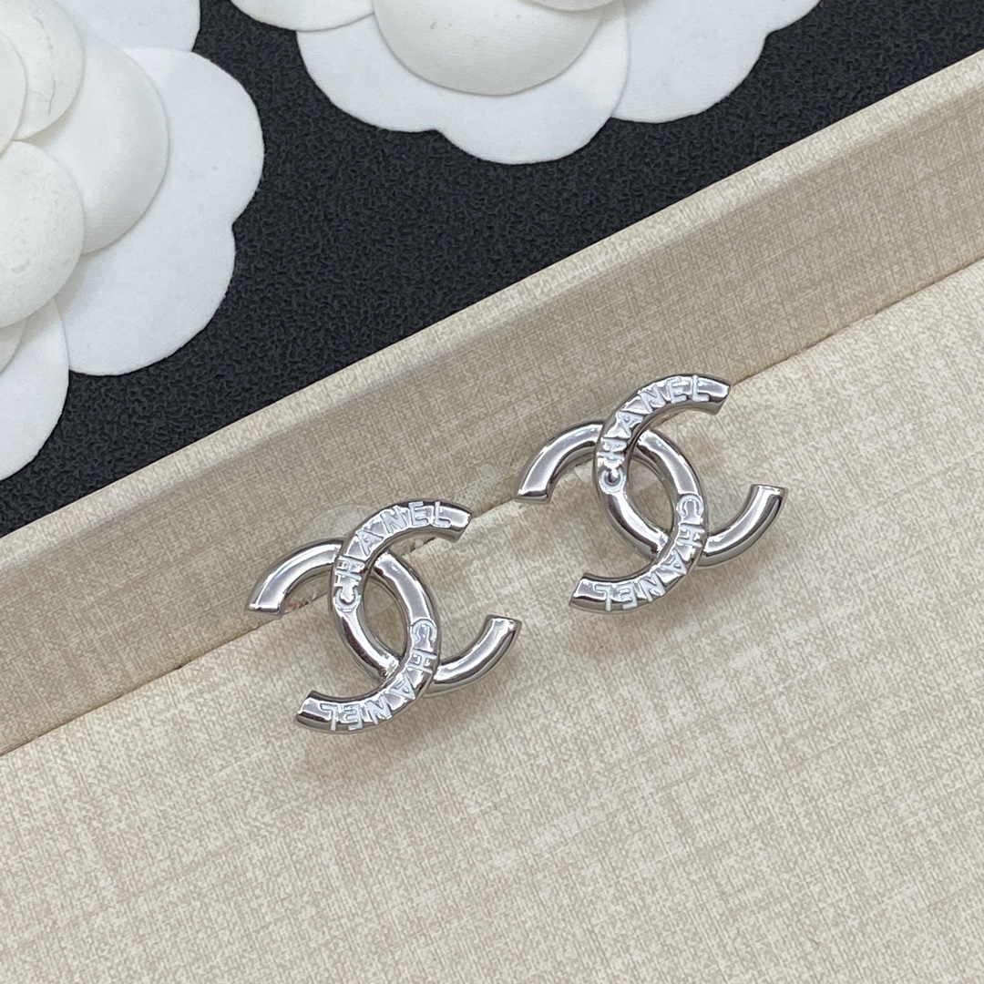 TOP CHANEL  Earrings - 2 Colors
