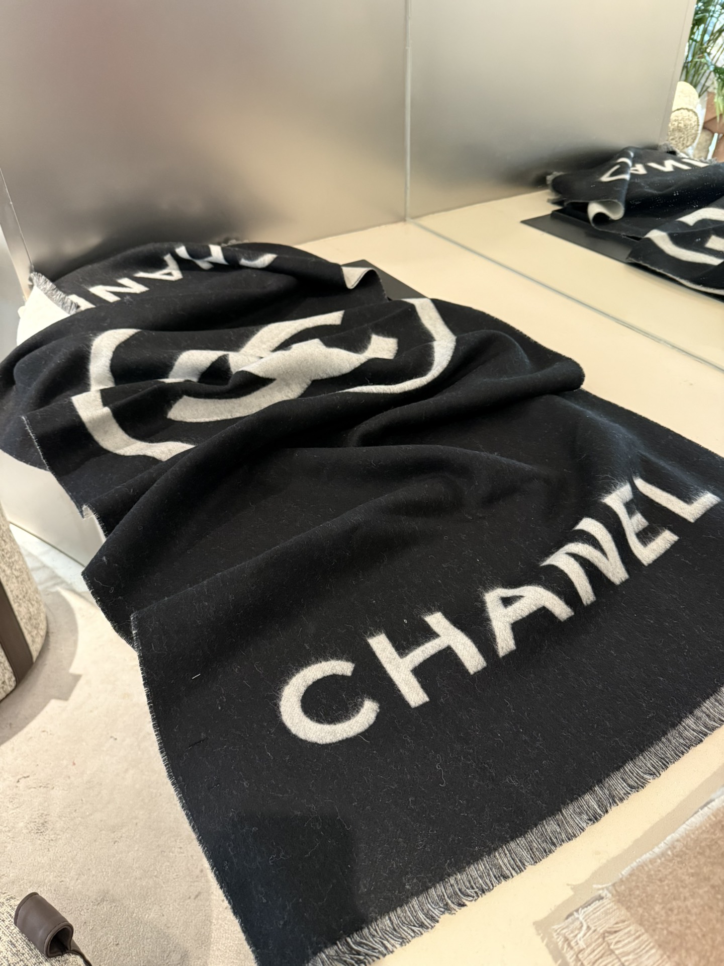 TOP CHANEL Cashmere Shawl Scarf 65x200 cm - 2 Colors