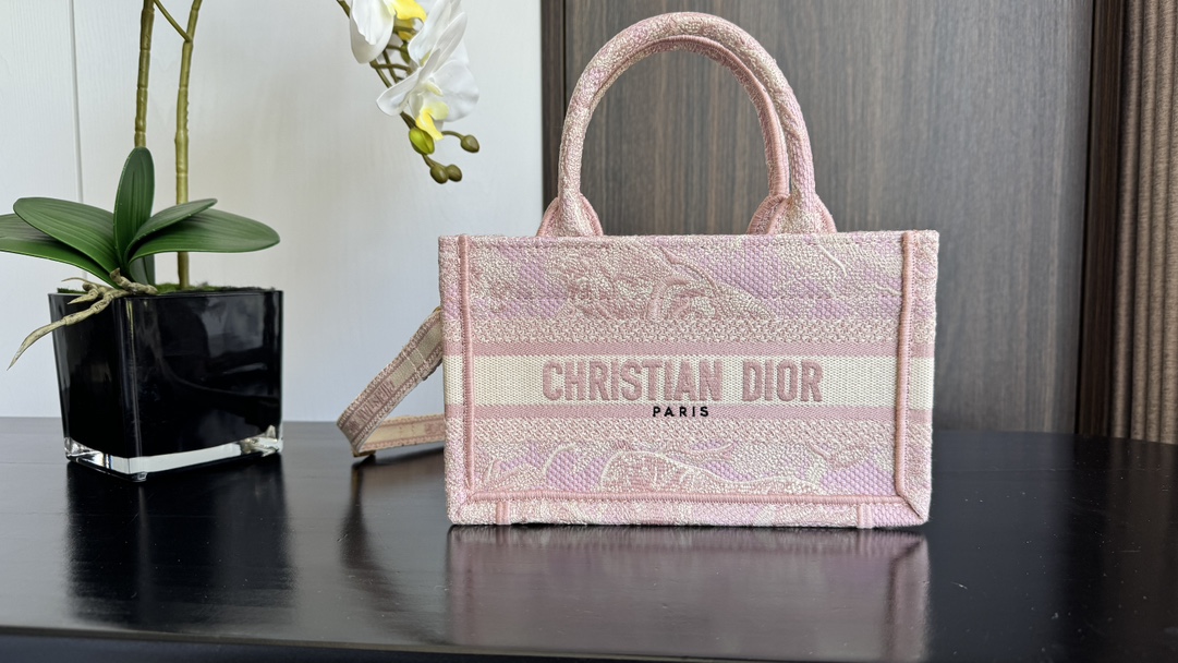TOP Christian Dior Embroidered Book Tote Handbags 21.5*13*7.5cm - Pink
