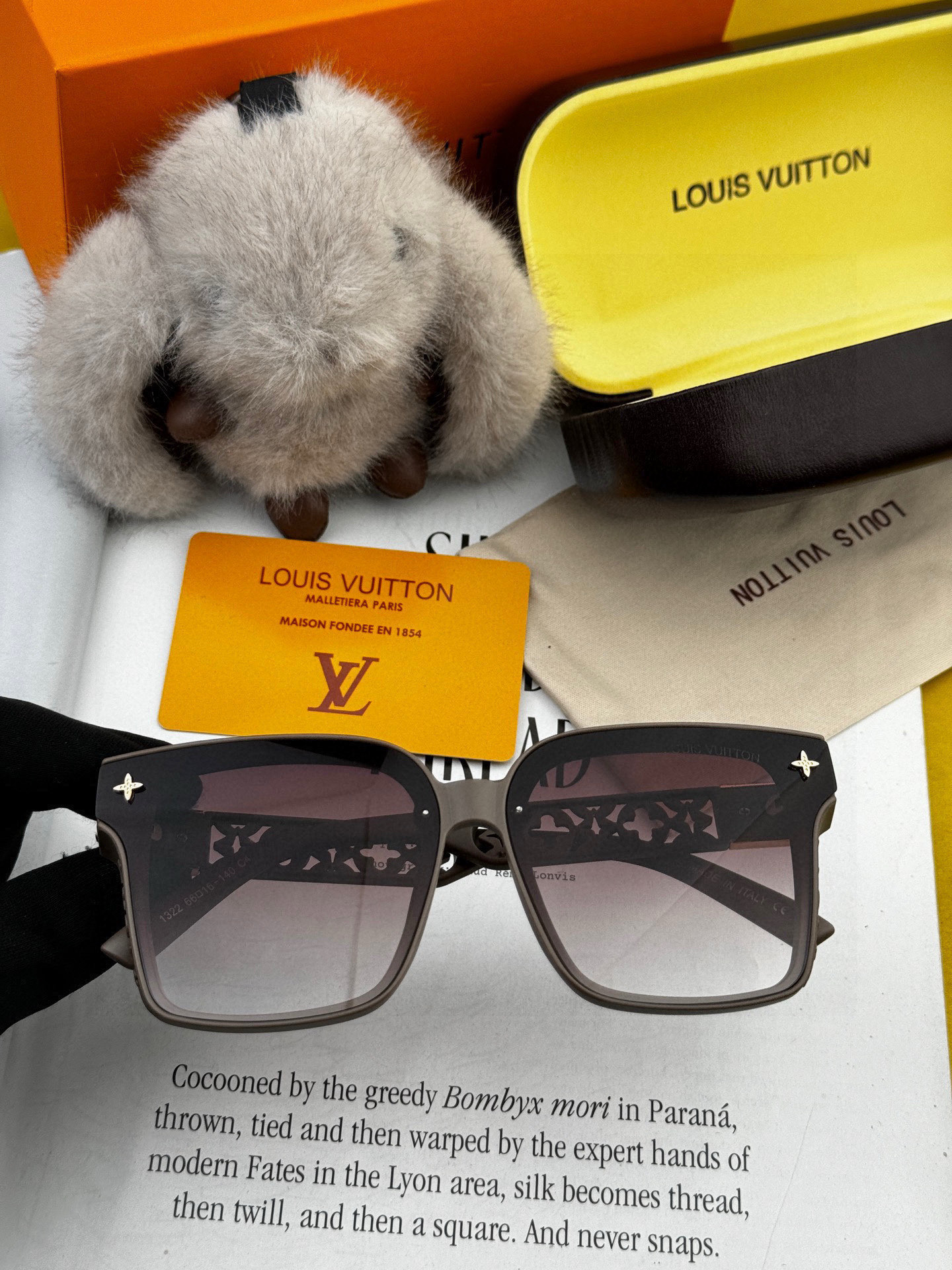 TOP Louis Vuitton LV Sunglasses - 3 Colors