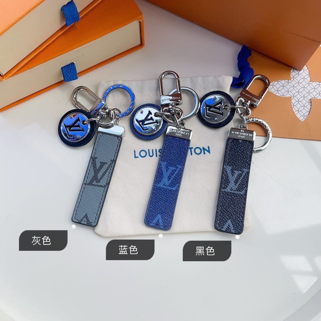 TOP Louis Vuitton LV L*V Keychain - Three Colors