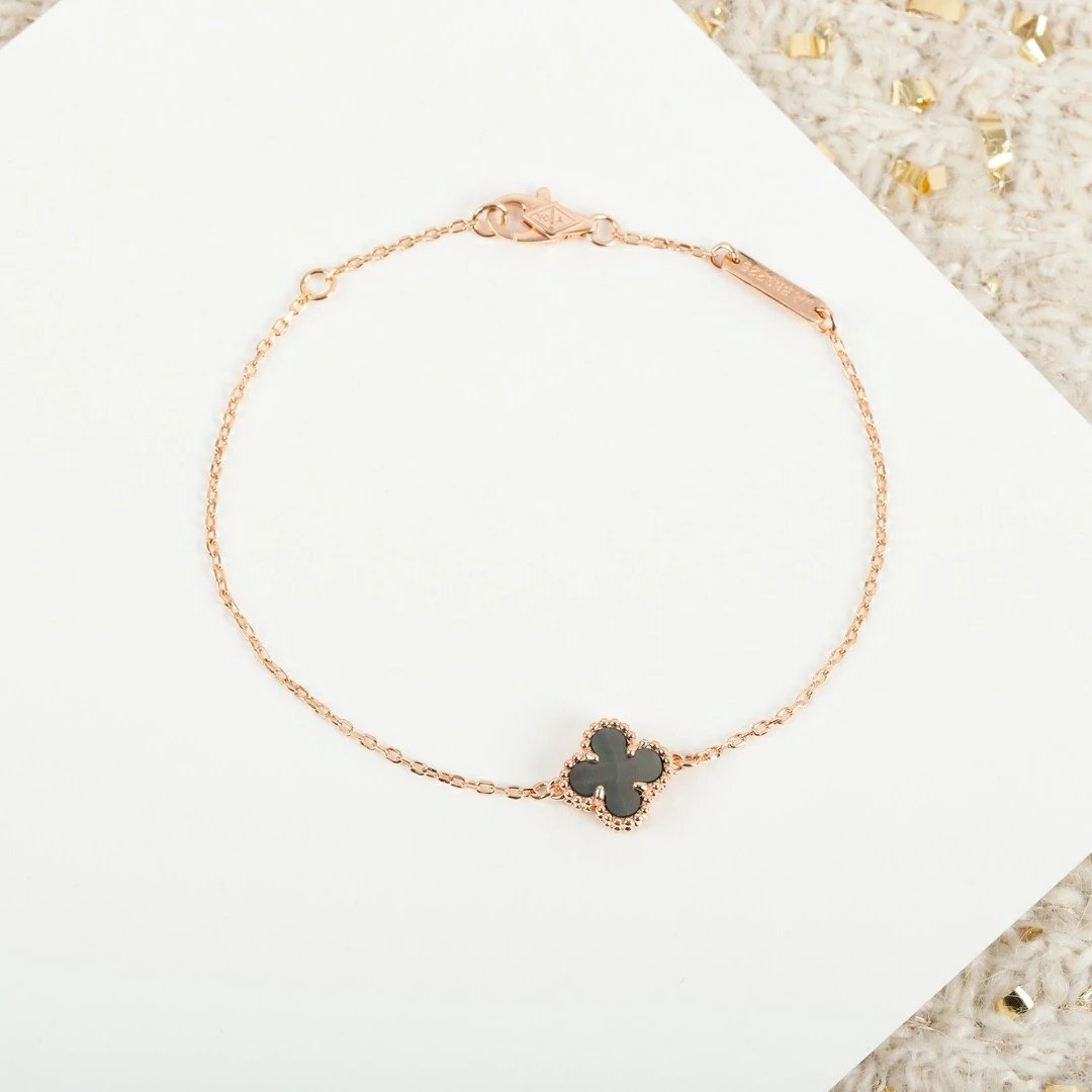 Van Cleef&Arpels VCA Single alhambra Bracelet