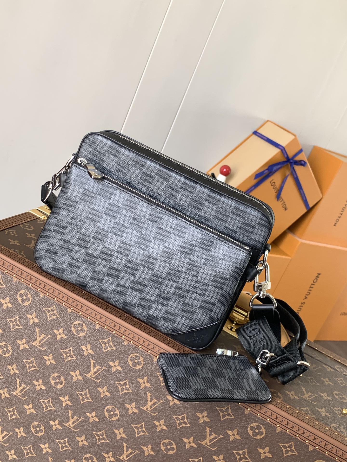 TOP Louis Vuitton LV Trio Messenger Bag 25x18.5x7cm - Black