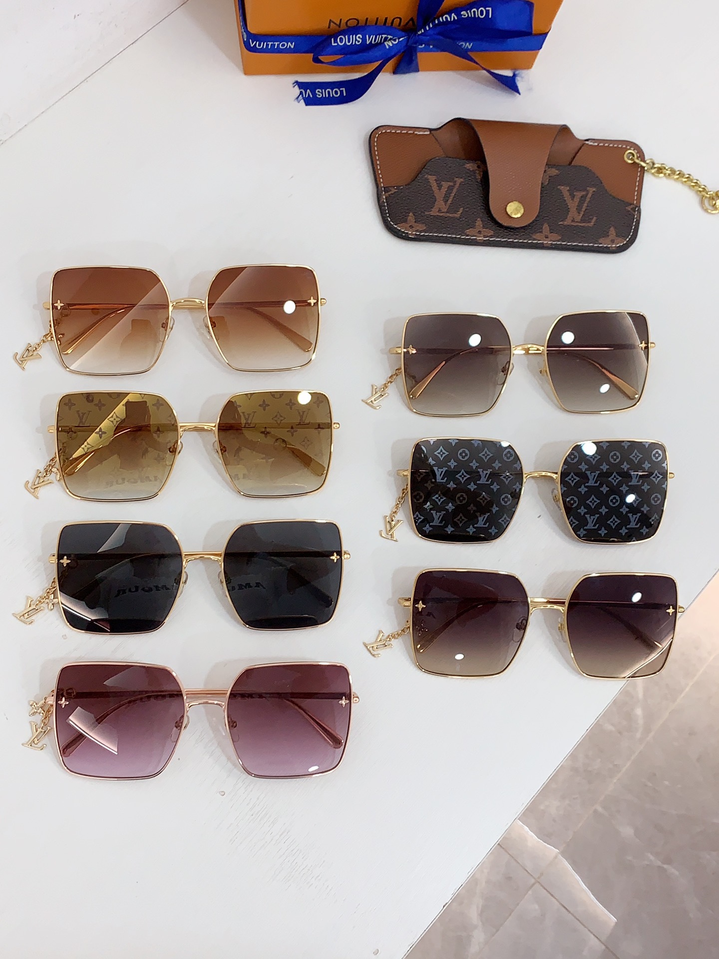 TOP Louis Vuitton LV Sunglasses  - 7 Color