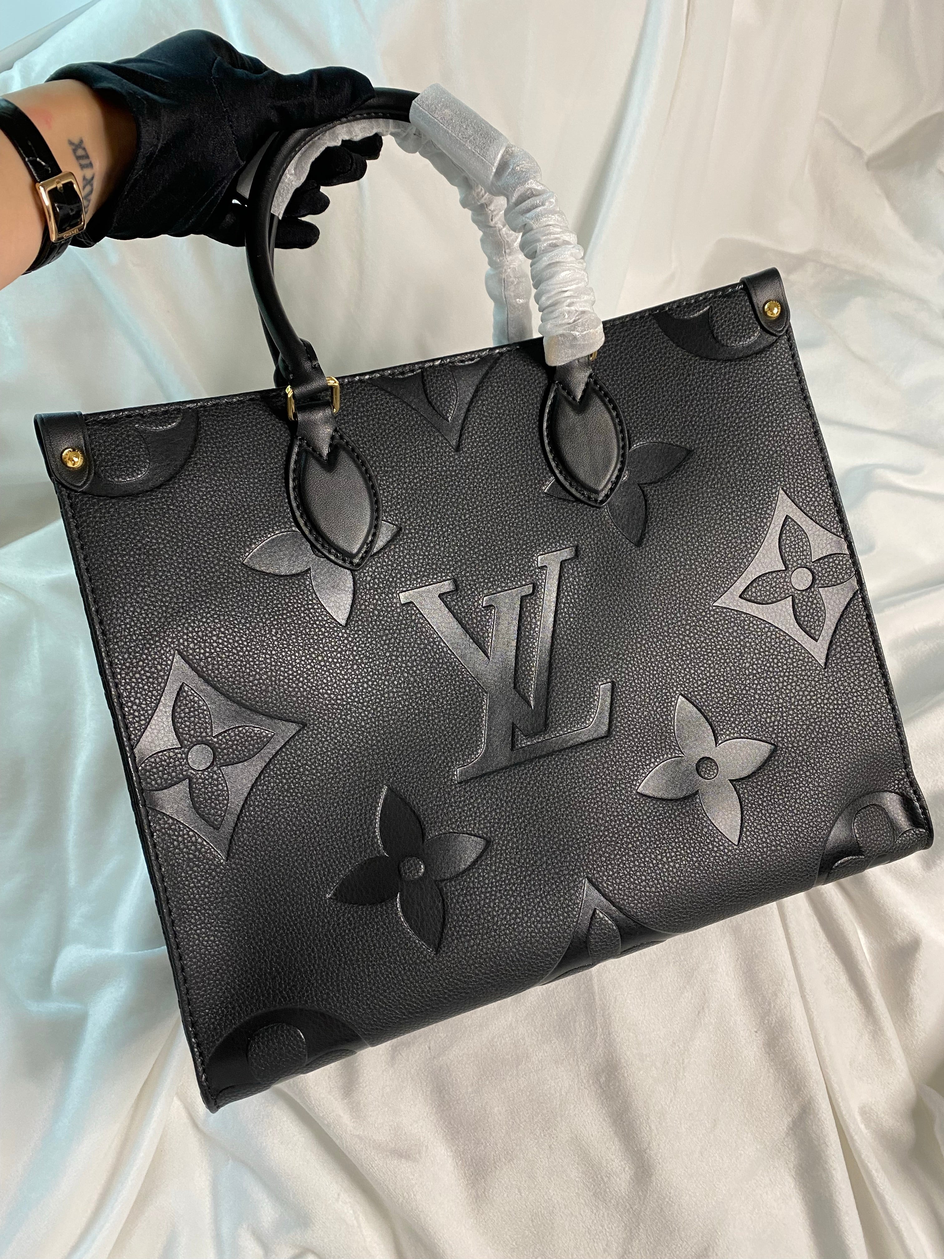 TOP Louis Vuitton LV £V On The Go Empreinte MM - Black