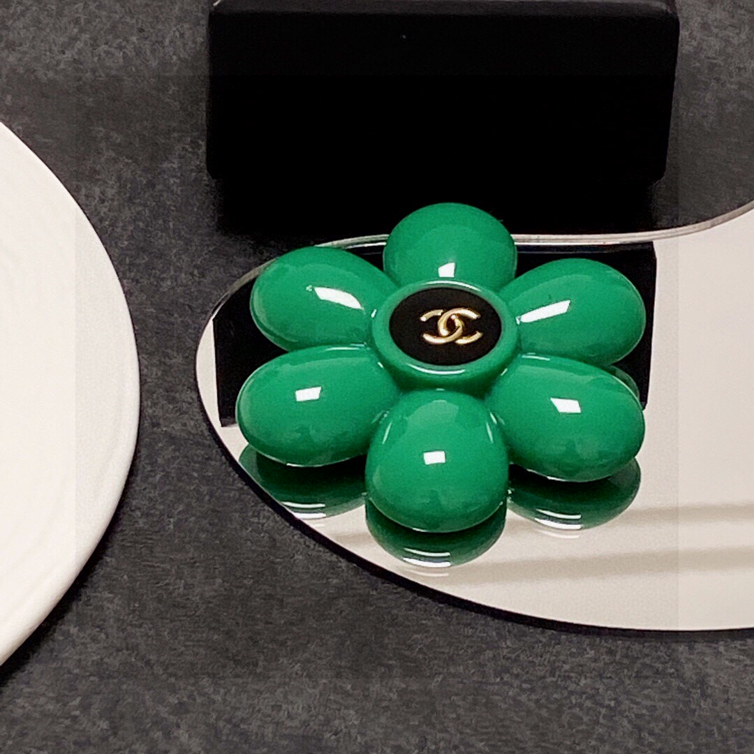 TOP CHANEL Flower Brooch-Green