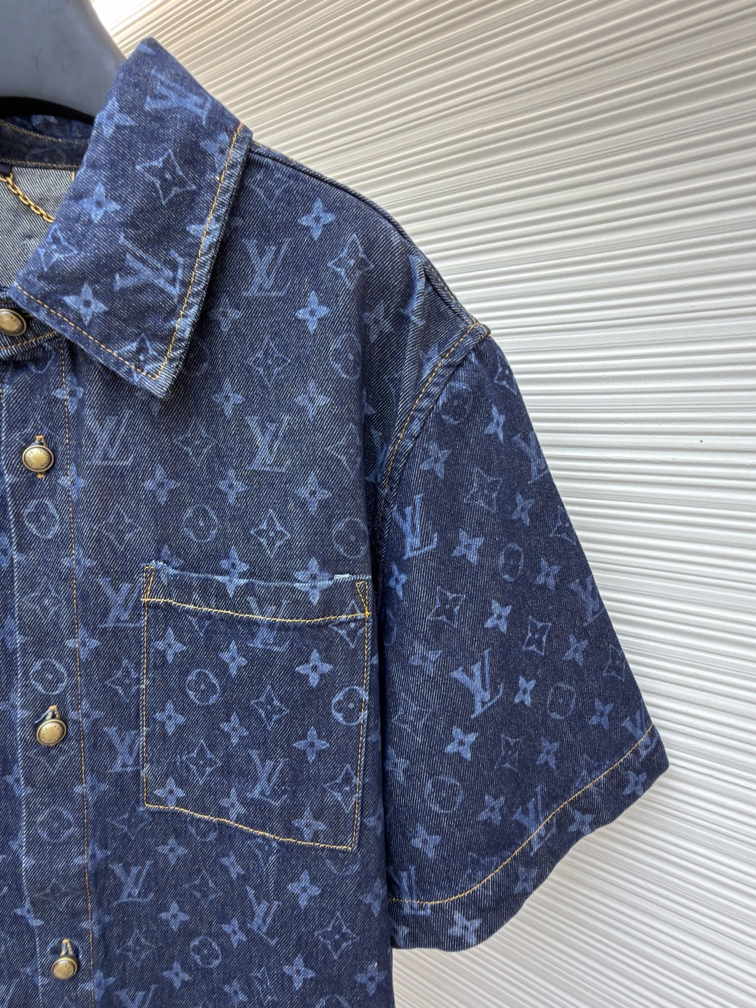LOUIS VUITTON 字母提花渐变牛仔衬衫