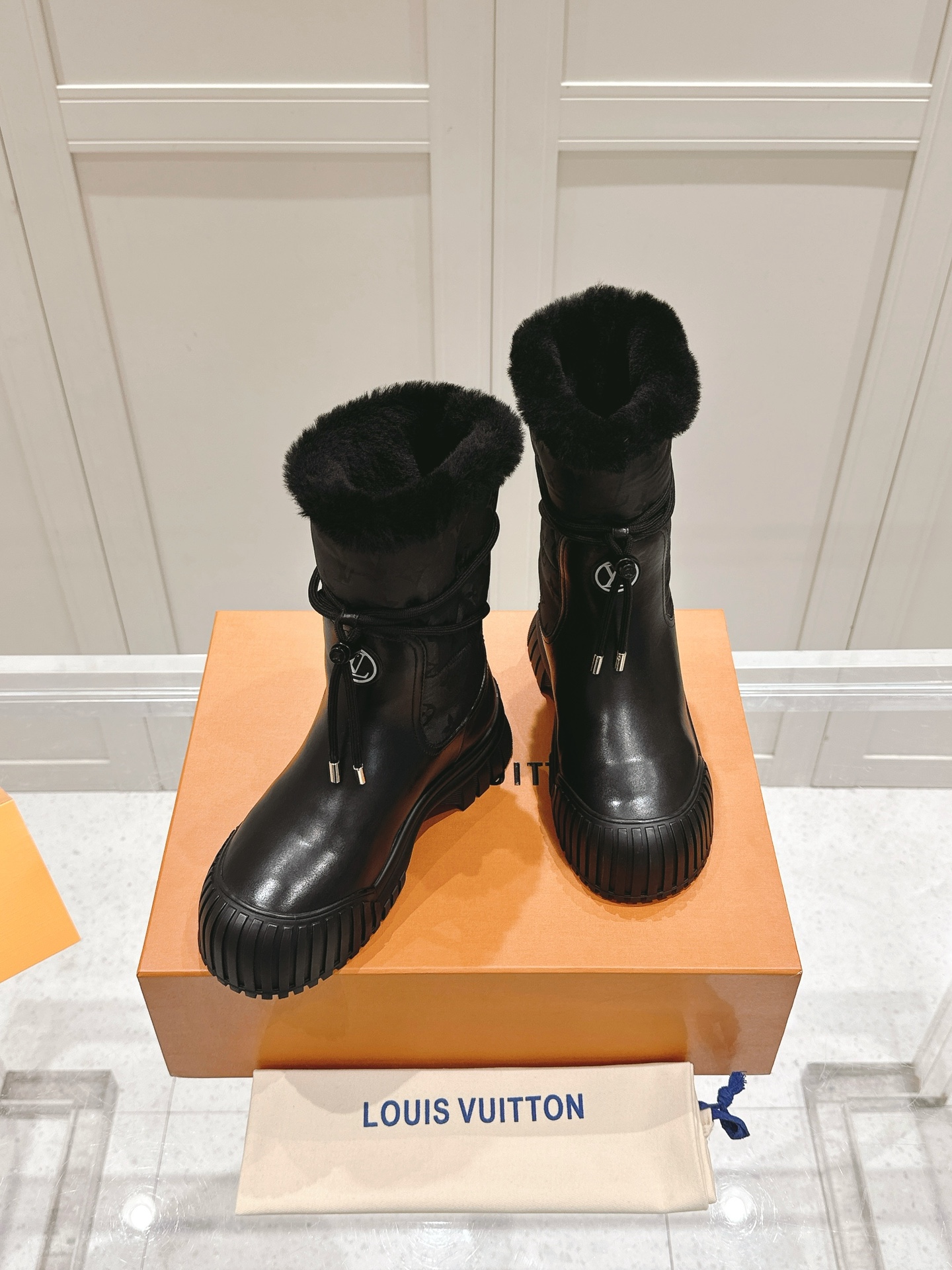 TOP Louis Vuitton LV  Short Boots - 2 Colors