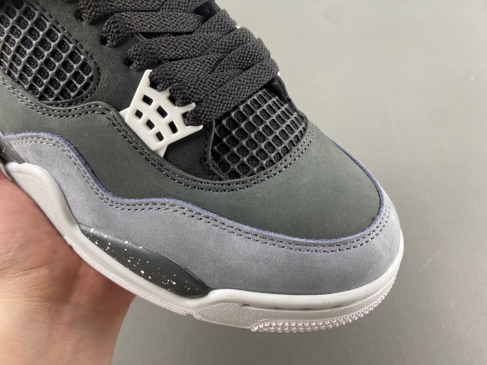 Air Jordan 4 Classic Black, White And Gray
