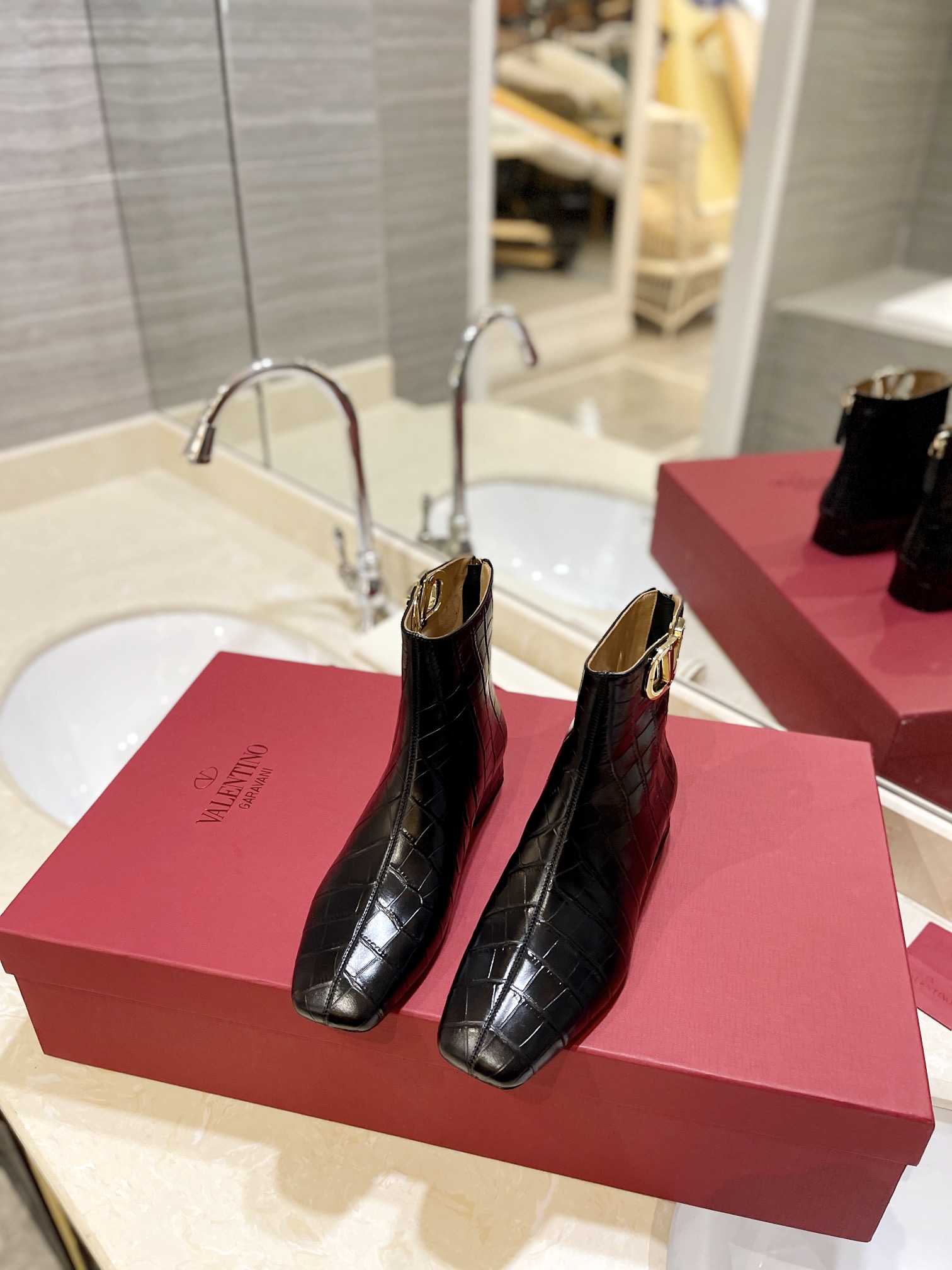 TOP VALENTINO Stone Grain Cowhide Short Boots - 3cm - Two Colors