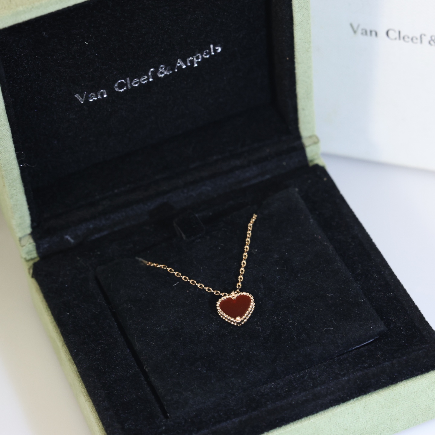 TOP Van Cleef & Arpels VCA  Necklace  - Red