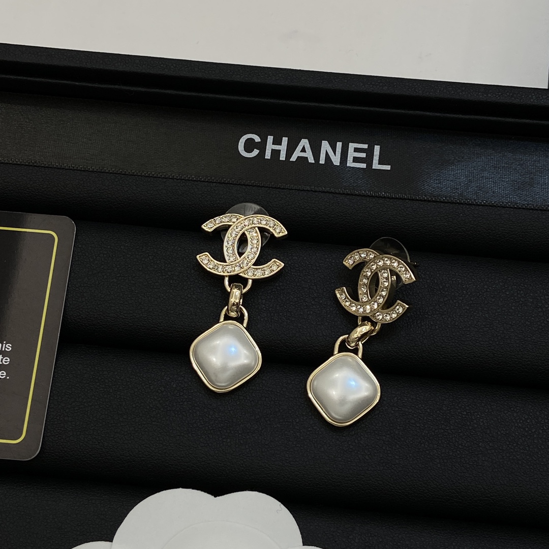 TOP CHANEL Earrings - Gold