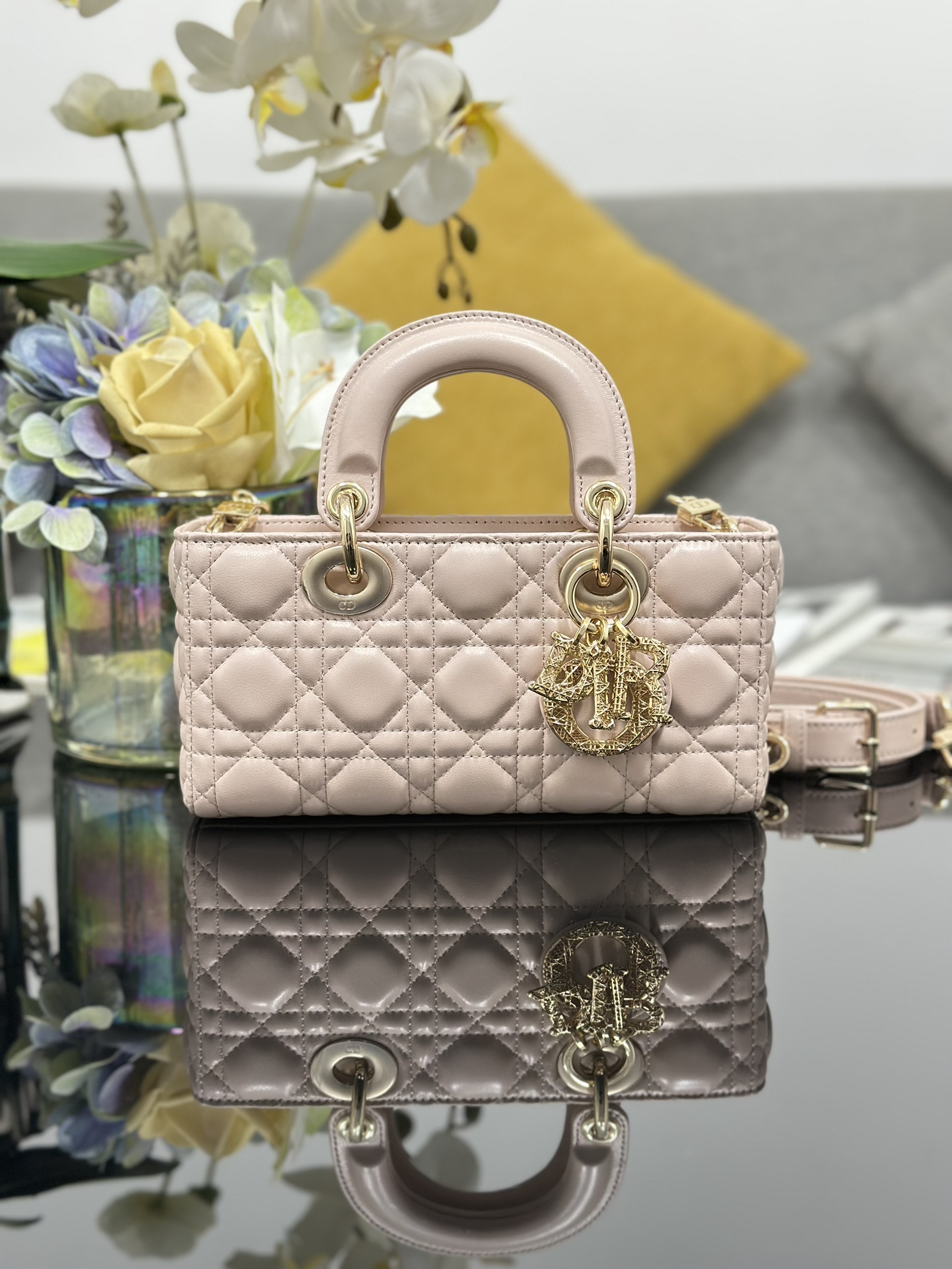 TOP Christian Dior Small Lambskin Openwork Buckle Lady D-Joy Bag 22 x 12 x 6 cm - 4 Colors