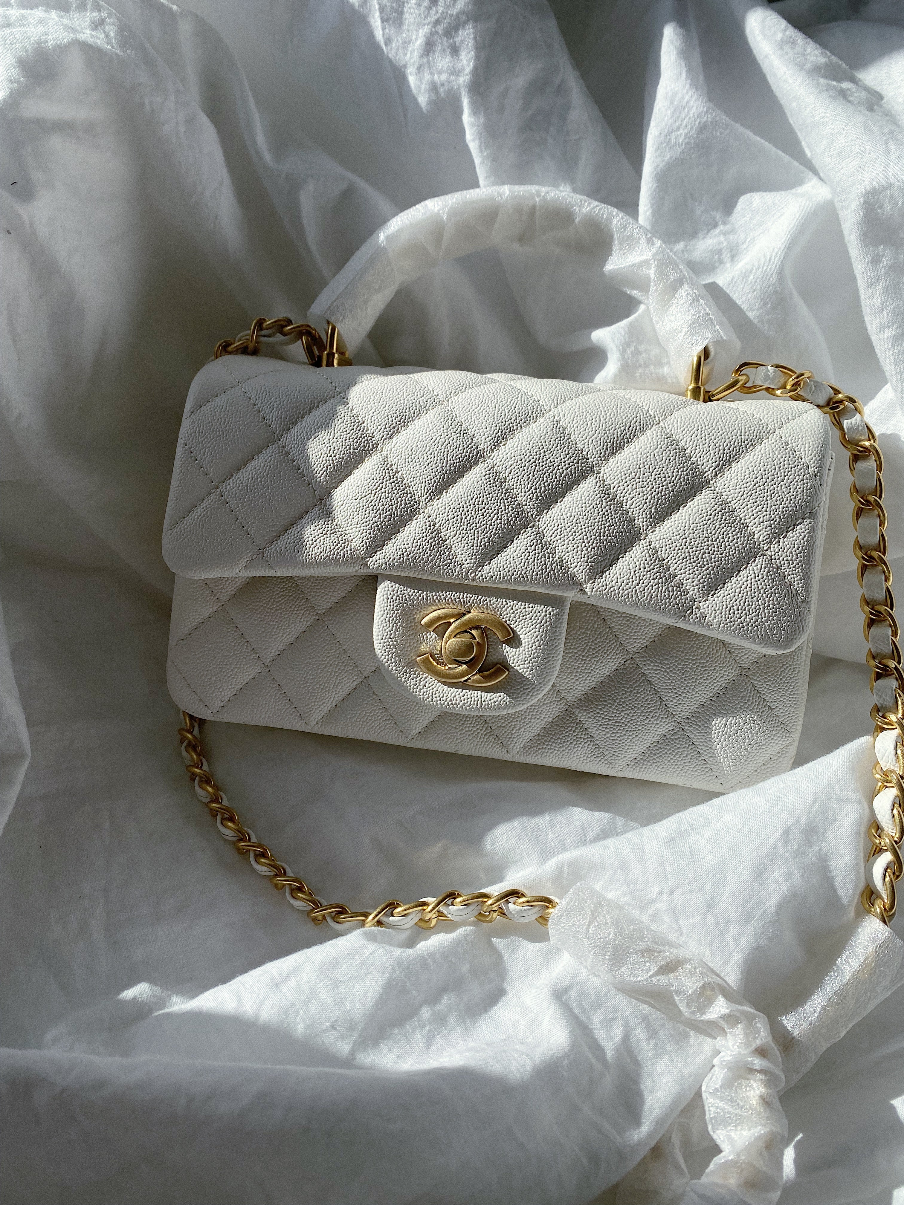 TOP CHANEL Classic Flap Bag with Top Handle Caviar Skin New Mini 20cm - White & GHW