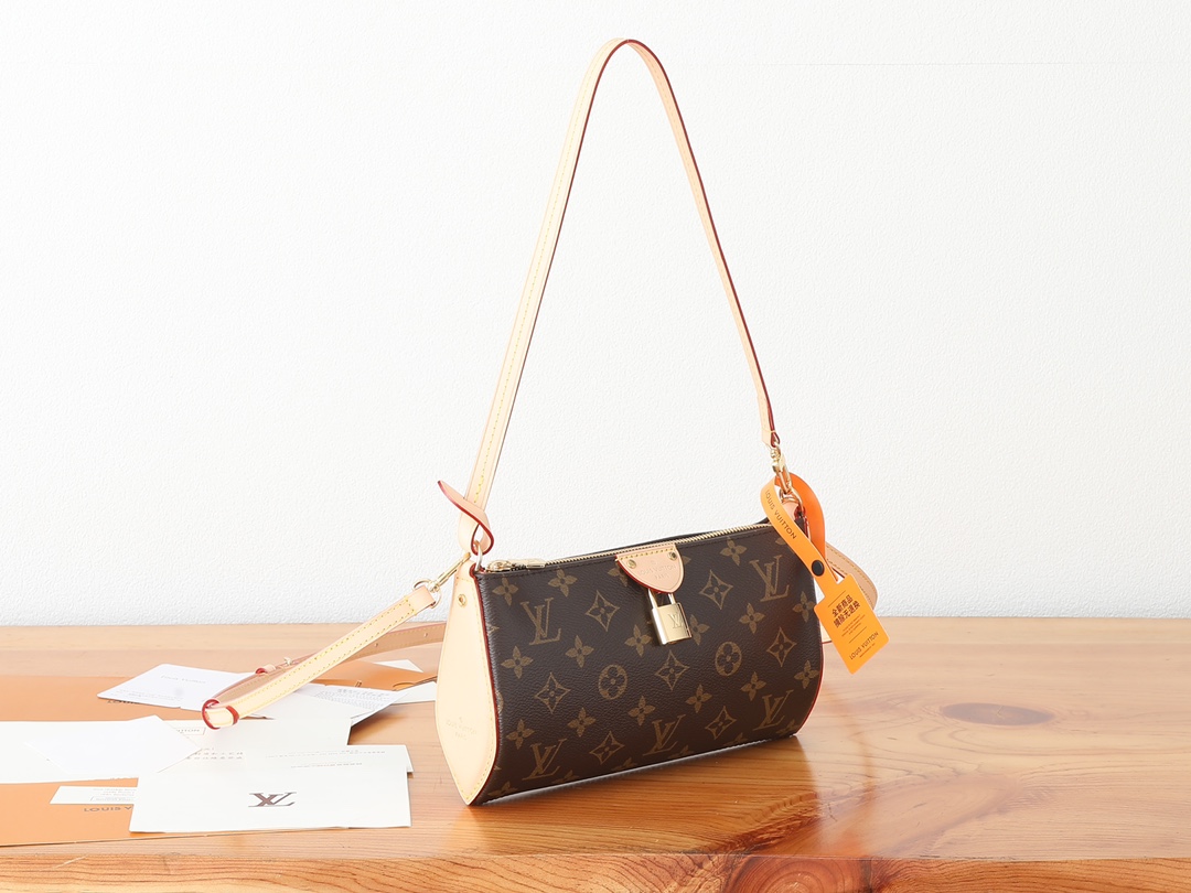TOP Louis Vuitton LV Pochette Tirette Monogram Bag 22x12x5.5cm - Brown
