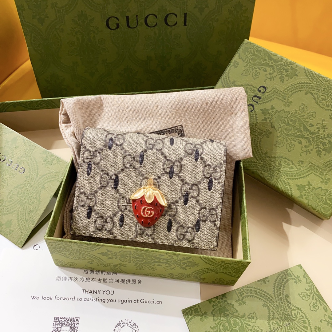 TOP GUCCI Strawberry Card Case Wallet 11.5x8x3 cm