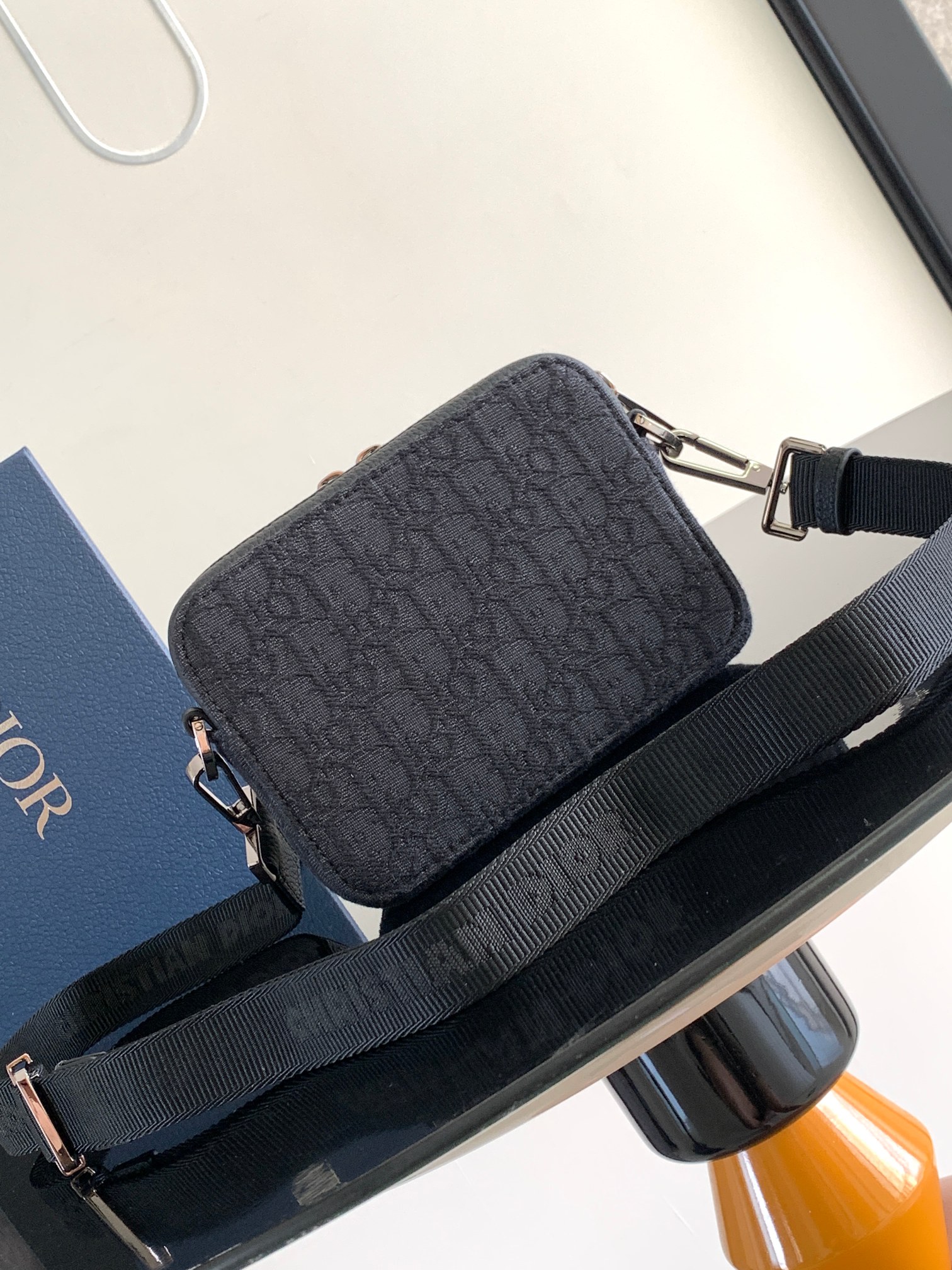 TOP Christian Dior ESSENTIALS Bag 17cm*12.5cm - Black