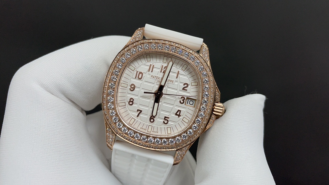 TOP Patek Philippe AQUANAUT Women's 35.6mm Watch - White with Gold