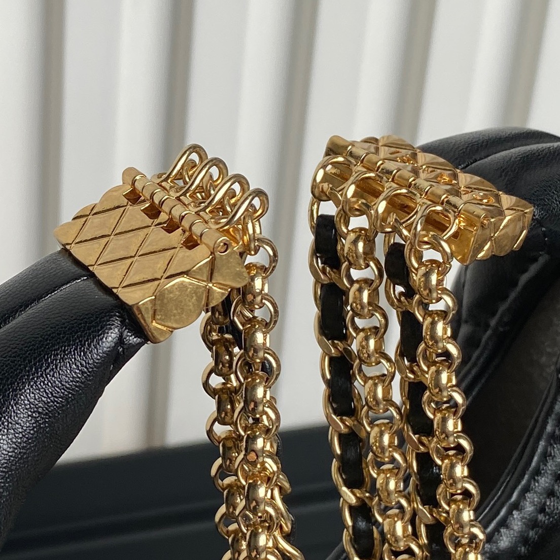 TOP CHANEL Tassel Chain Bag 21.5×20×7cm - Black